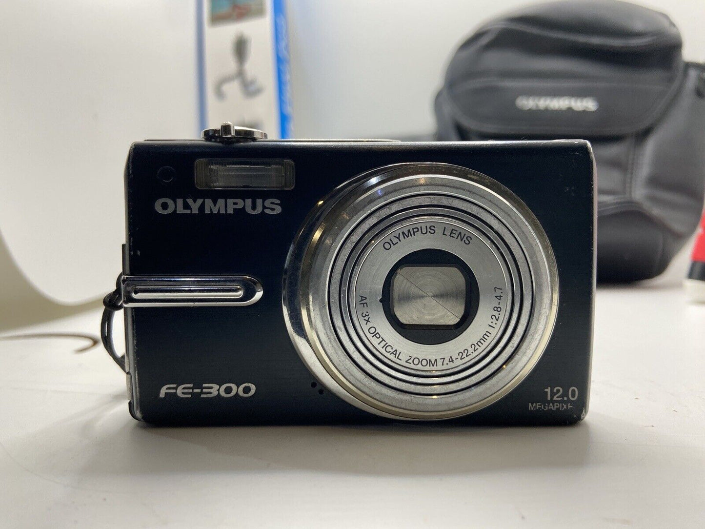 Olympus FE FE-300 12MP Tripod, Cases, Battery +Charger, 2GB BUNDLE TESTED