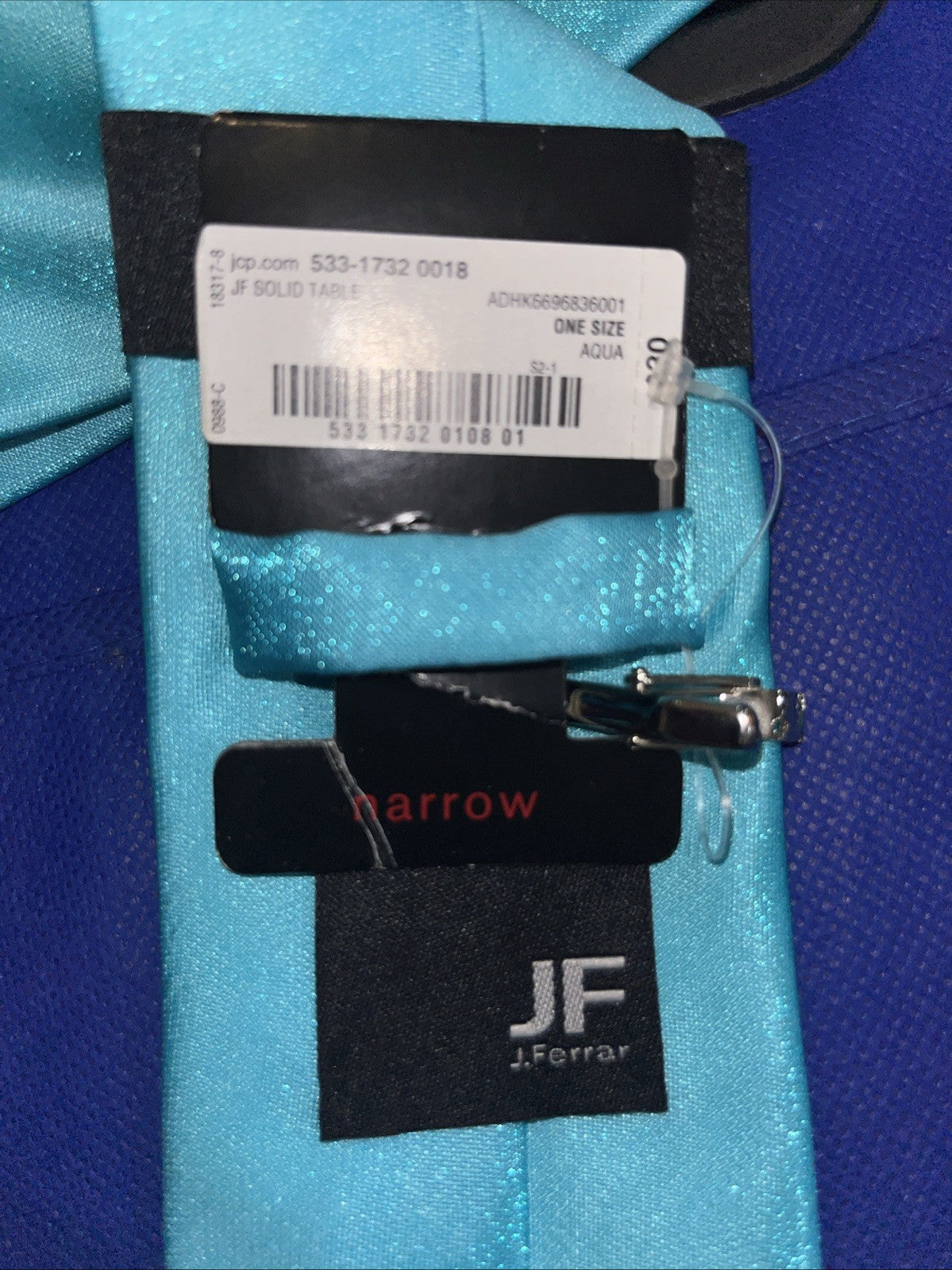 JC Penney J Ferrar “Narrow” 69 Inch Solid Aqua Men’s Tie With Tie Clasp