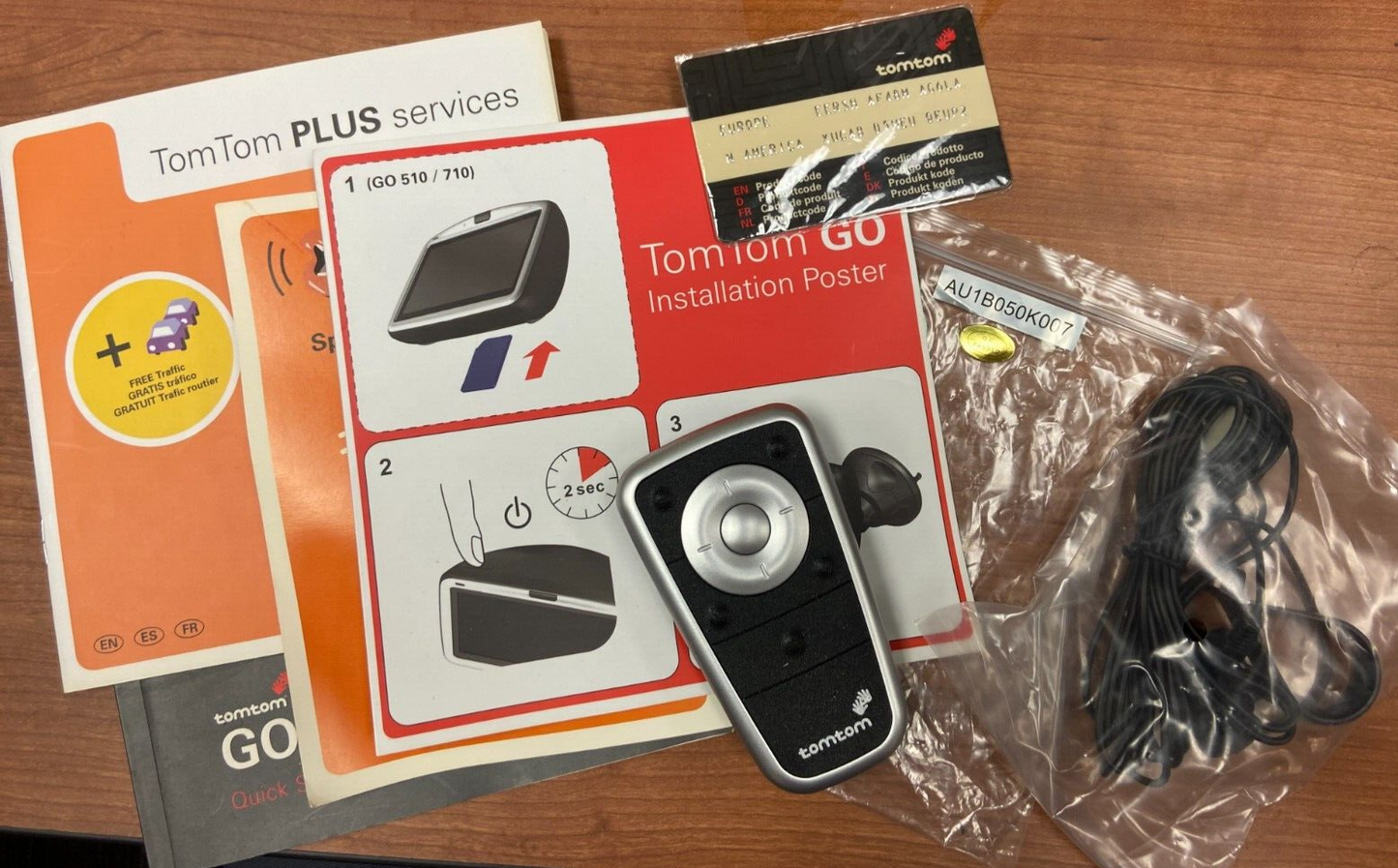 TomTom GO 730 - US & Canada Automotive Mountable GPS UNIT + Bundle