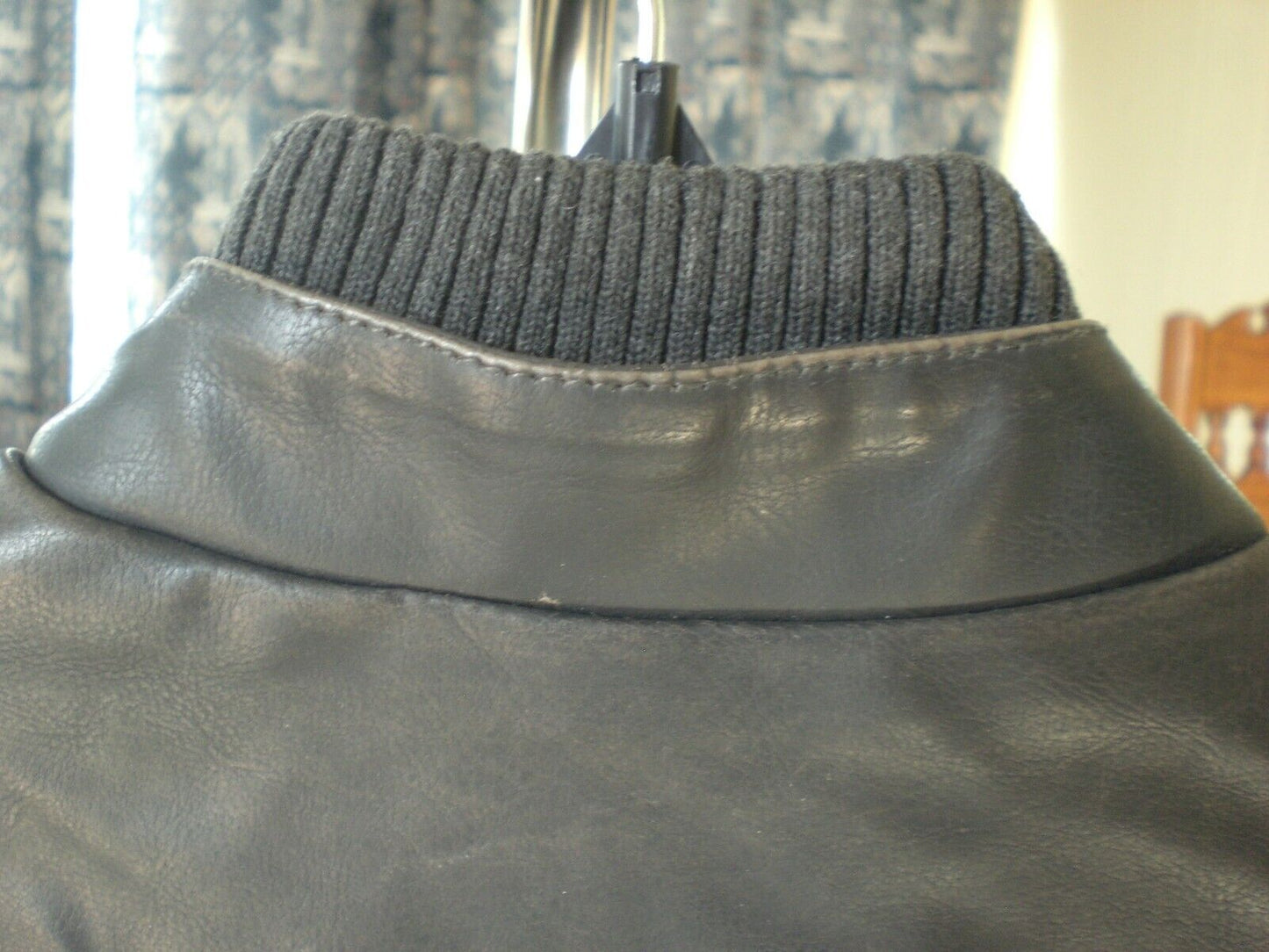 Men's Pleather Levi's Bomber Jacket Sz Medium