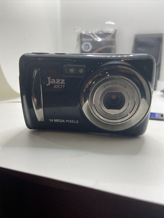 JAZZ DIGITAL CAMERA JDC77 14 MEGA PIXELS - 32GB SD, USB Cable, Belt Case, Tripod