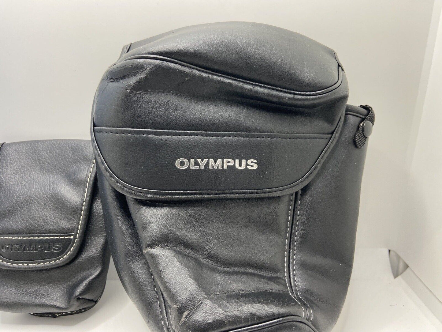 Olympus FE FE-300 12MP Tripod, Cases, Battery +Charger, 2GB BUNDLE TESTED