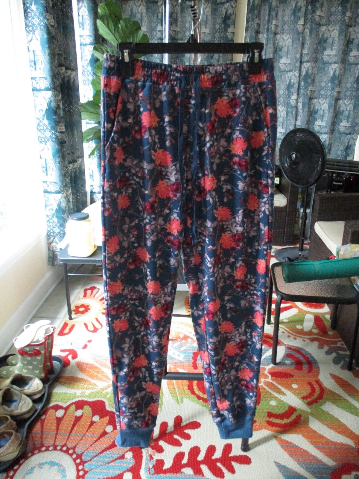 LuLaRoe NWOT Jax Small Cornflower Blue Pink Floral Joggers Sweatpants
