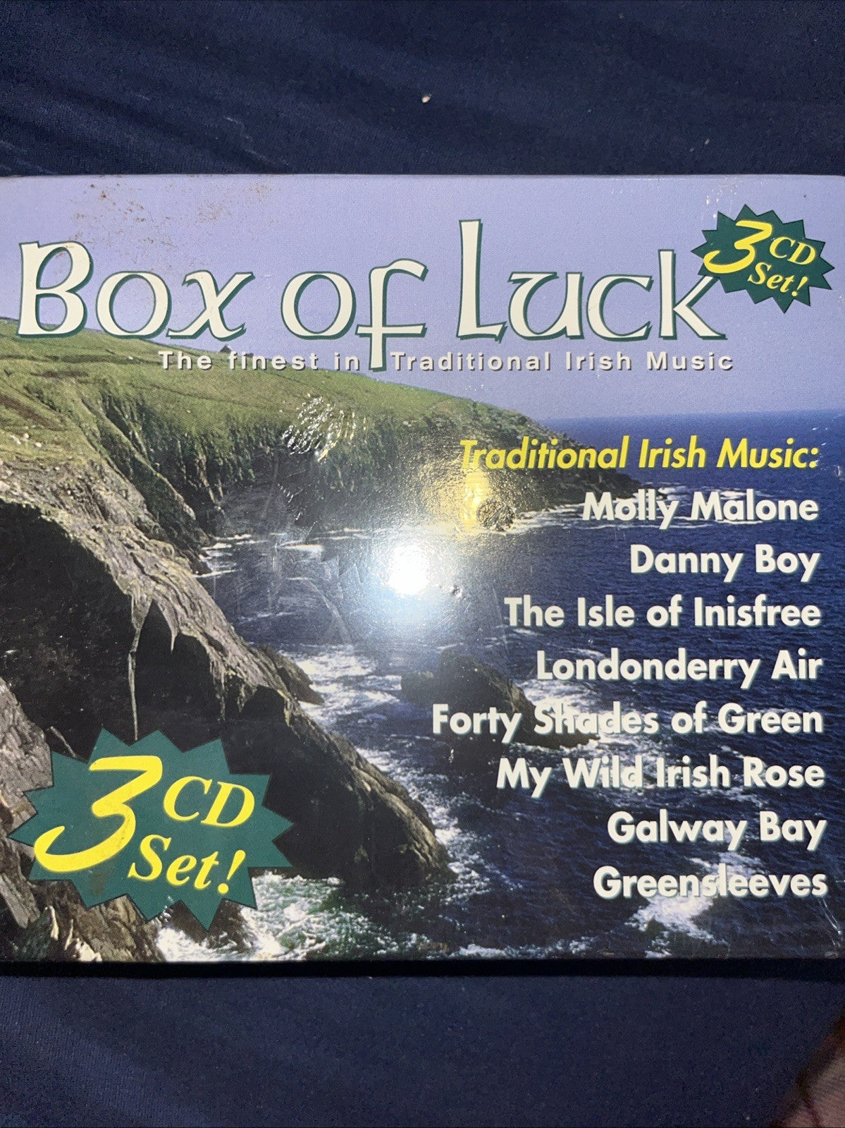 BOX OF LUCK TRADITIONAL IRISH MUSIC 3 CD set,44 songs total.