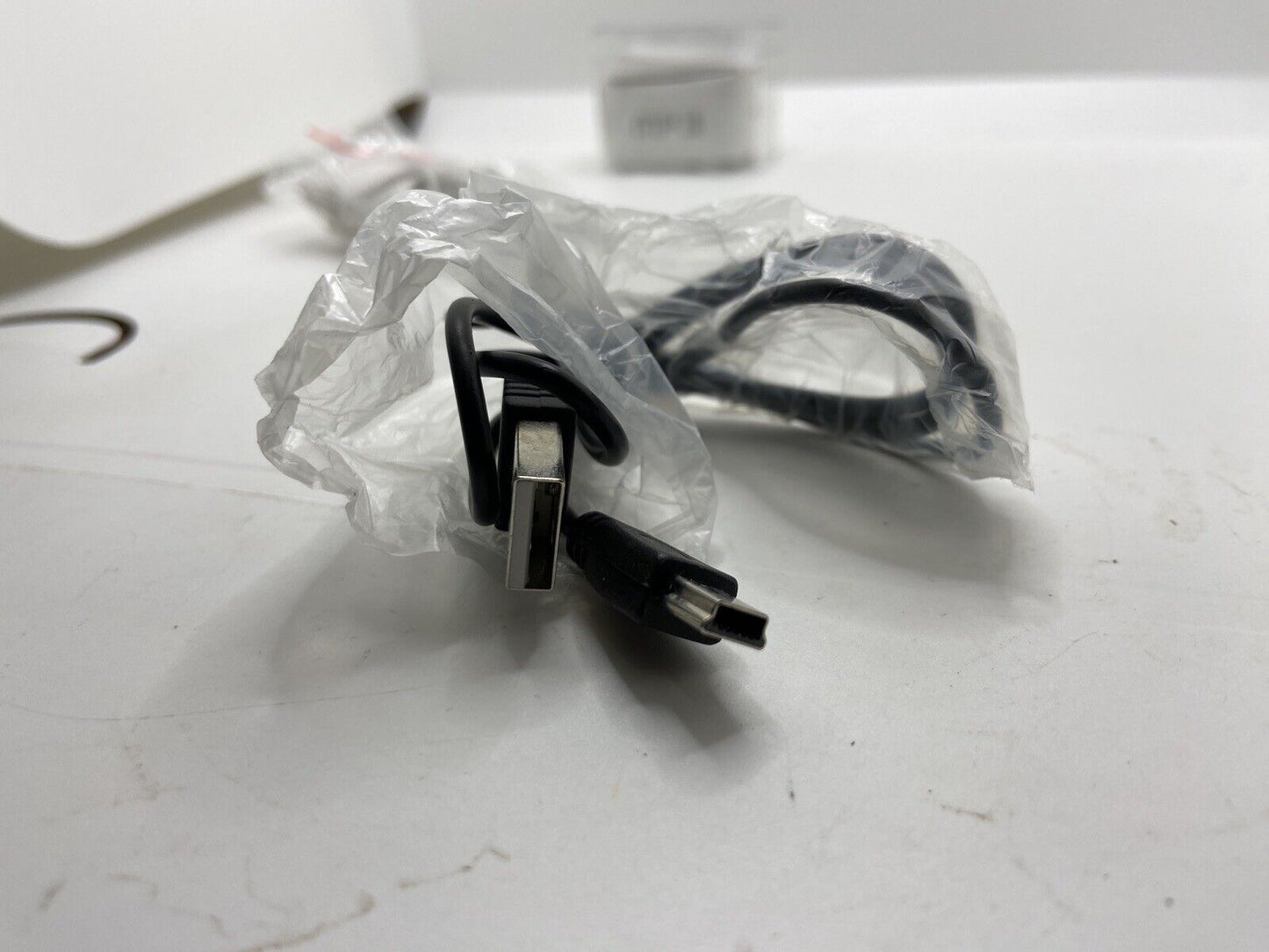 Pink (2 GB) Digital Media Player Bundle