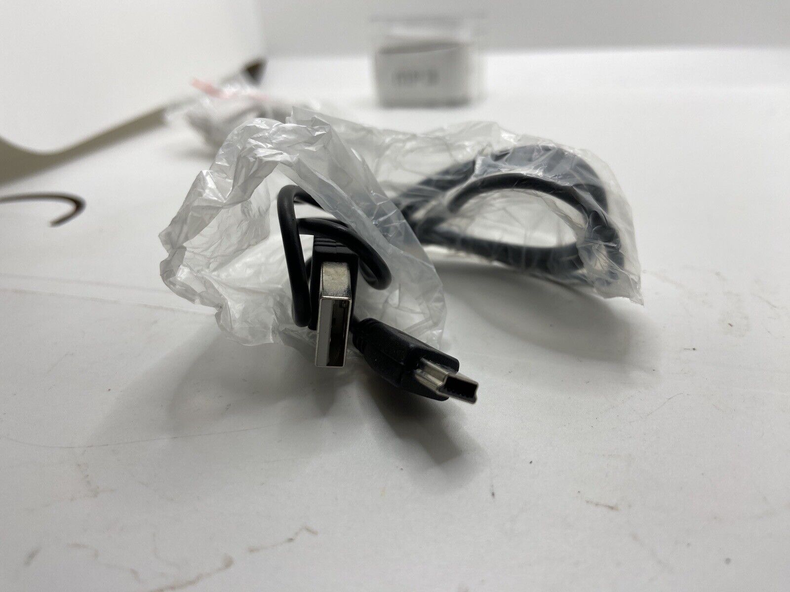 Pink (2 GB) Digital Media Player Bundle