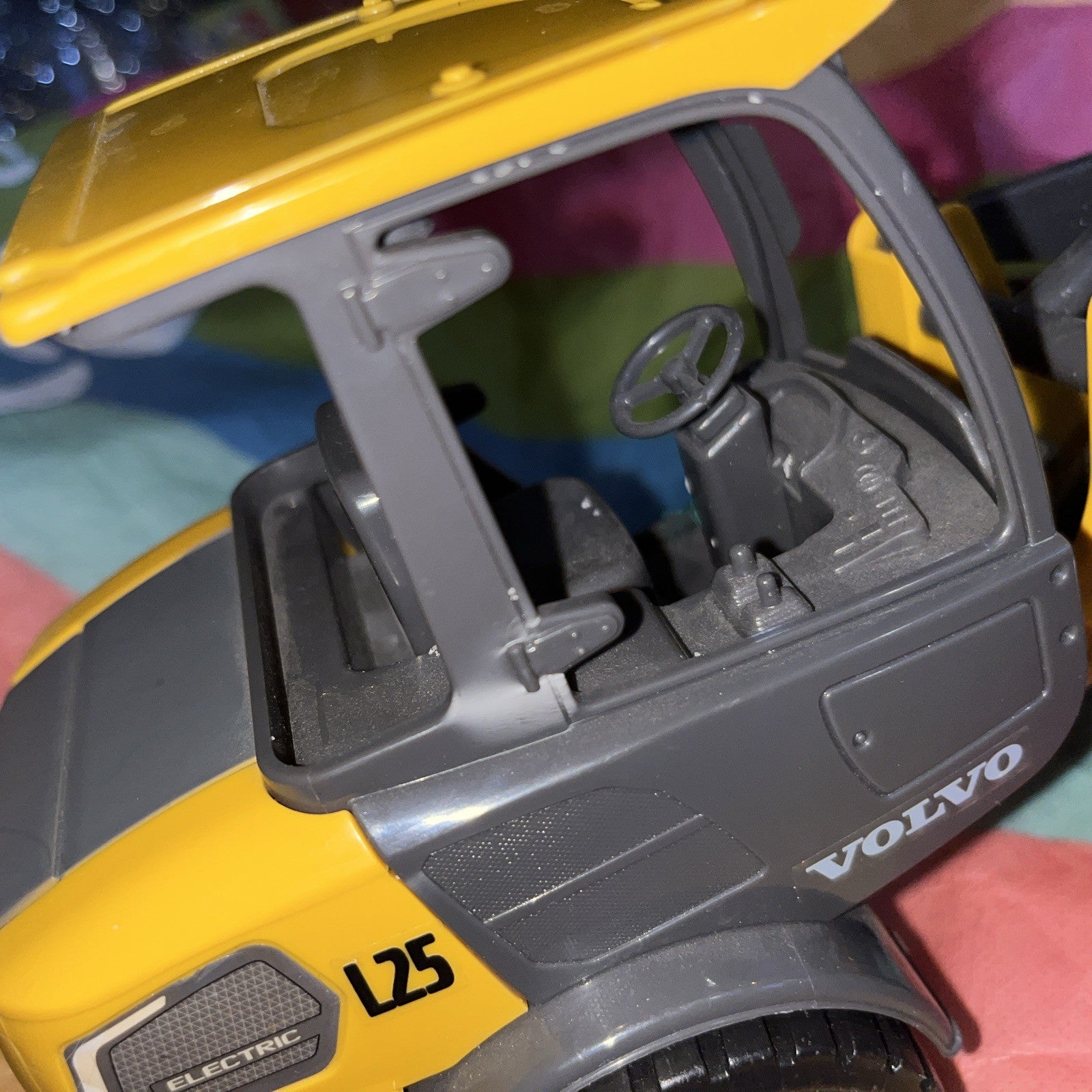 VOLVO ELECTRIC L25 FRONT END LOADER LOOSE PLASTIC NEW RAY NR1 ARTICULATED SCOOP.