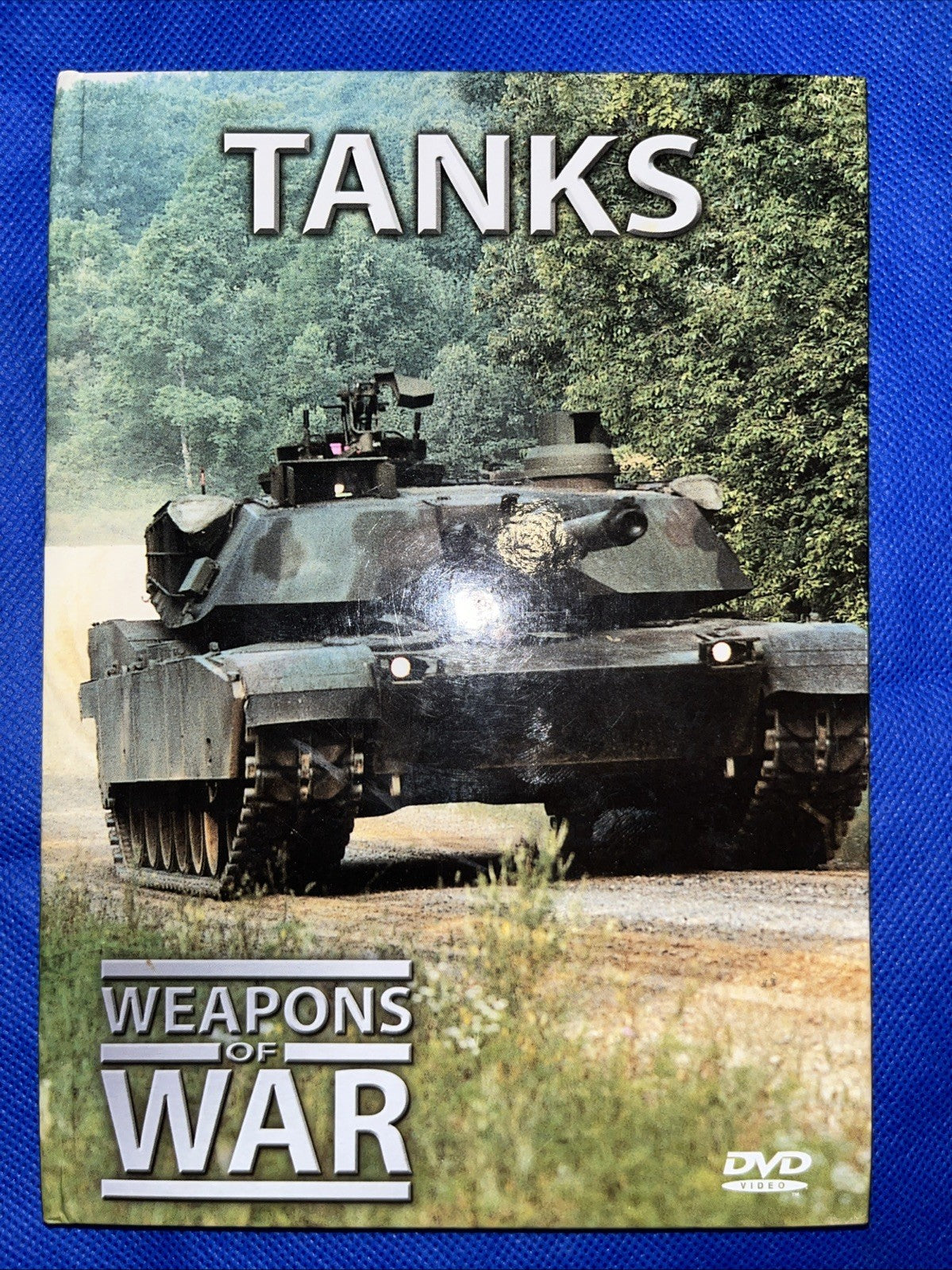 Tanks: Weapons Of War (Book + DVD)