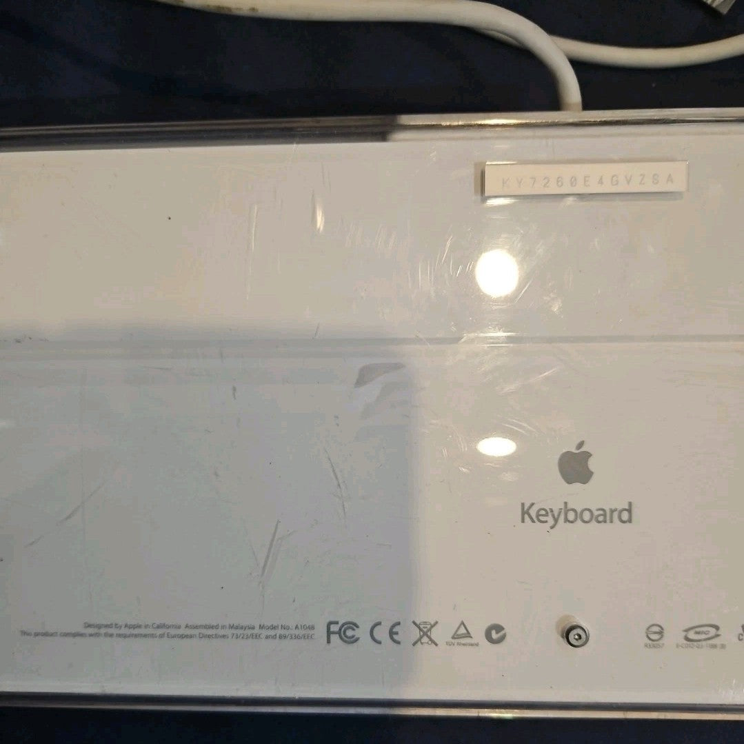 Apple A1048 Wired USB Keyboard - White - Tested