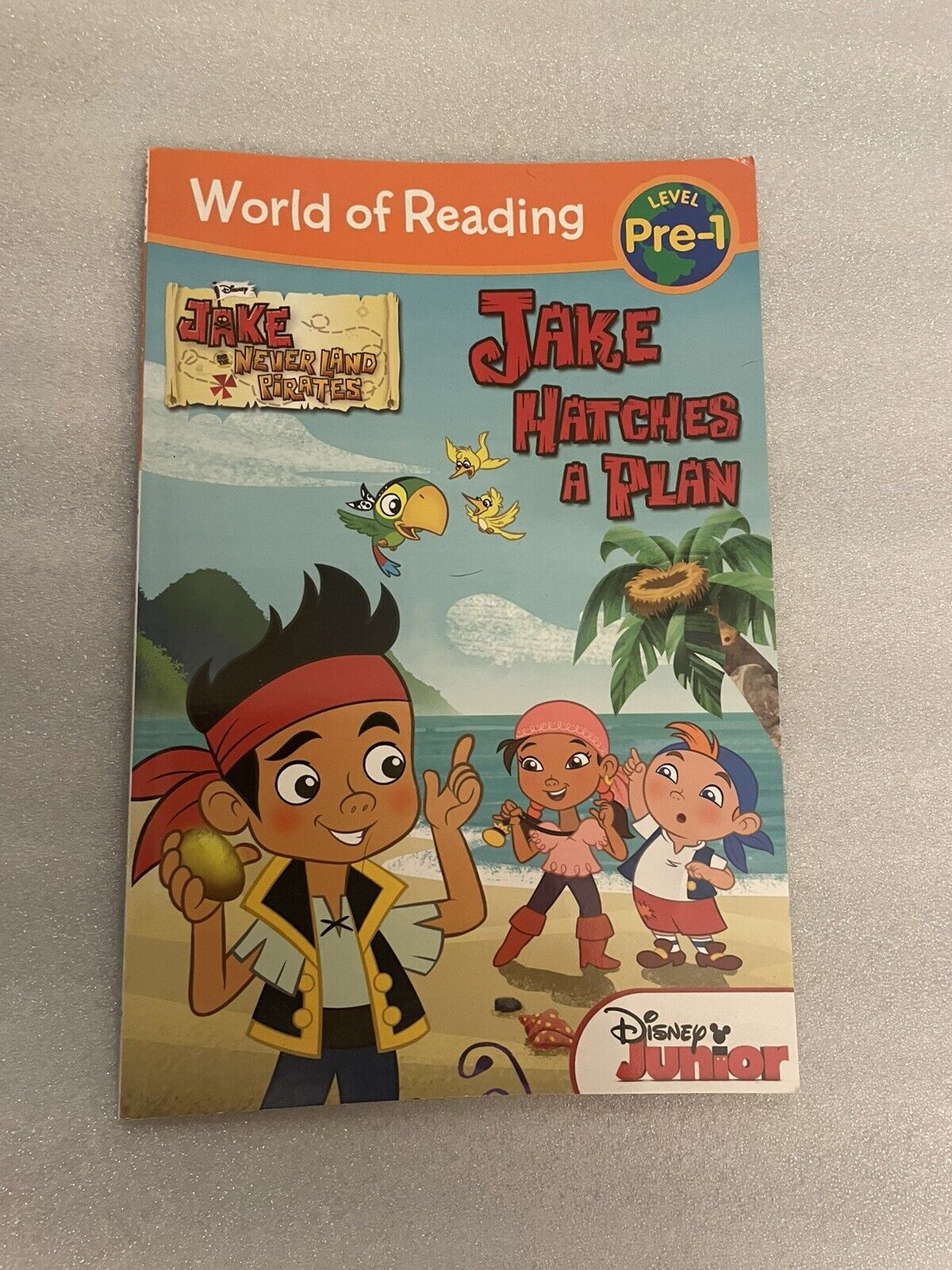 World of Reading: Jake and the Never Land Pirates Jake Hatches a Plan :...