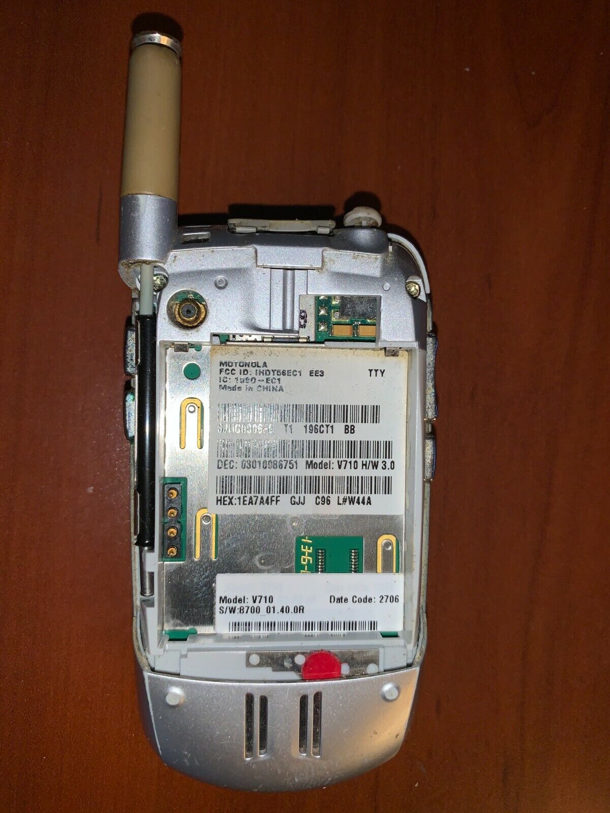 Motorola V series V710 - Silver (Verizon) Cellular Phone !!For Parts Only!