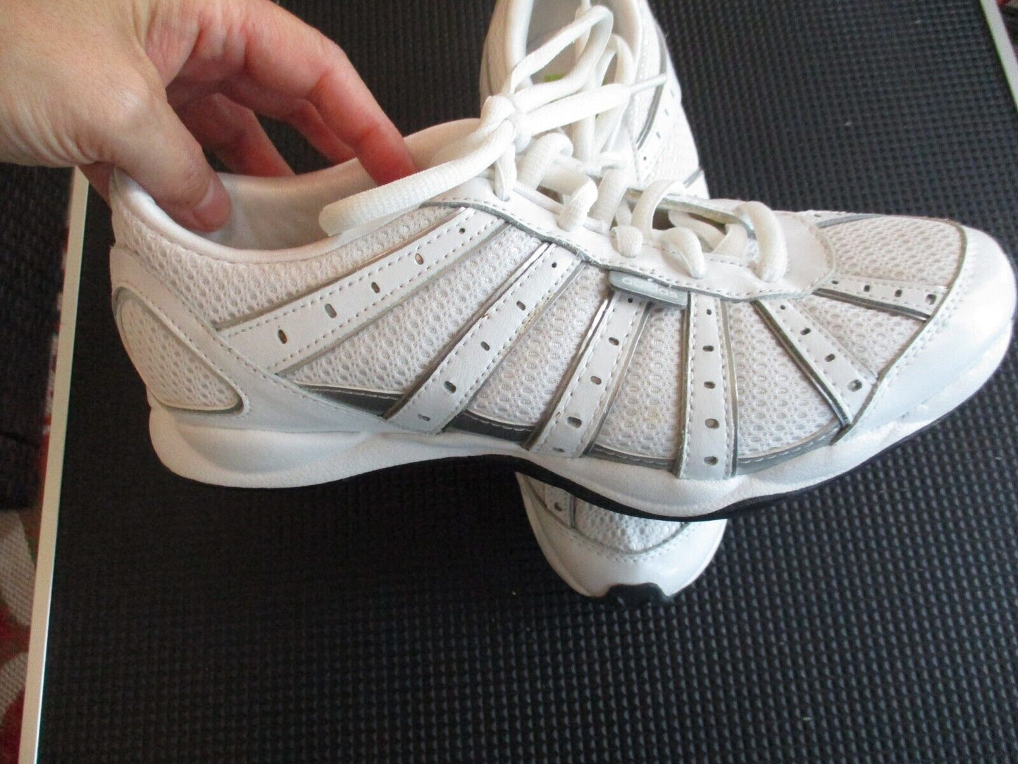 Adidas Vibe Surround White Sneakers Shoes Size US 8.5