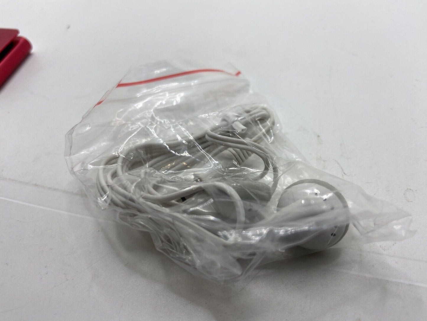 Pink (2 GB) Digital Media Player Bundle