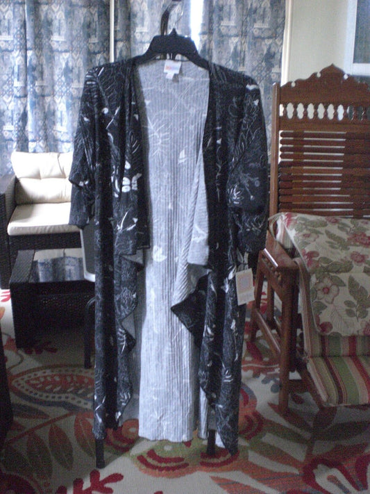 NWT LuLaRoe Shirley Kimono Charcoal and White Floral SMALL