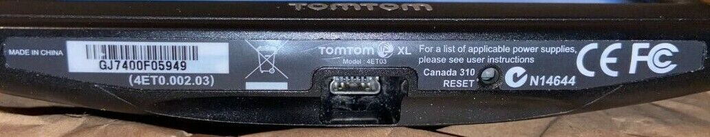 TomTom XL 4ET03 w/ Mount Kit / Car Charger / Data Cable / Manual / Case - Bundle