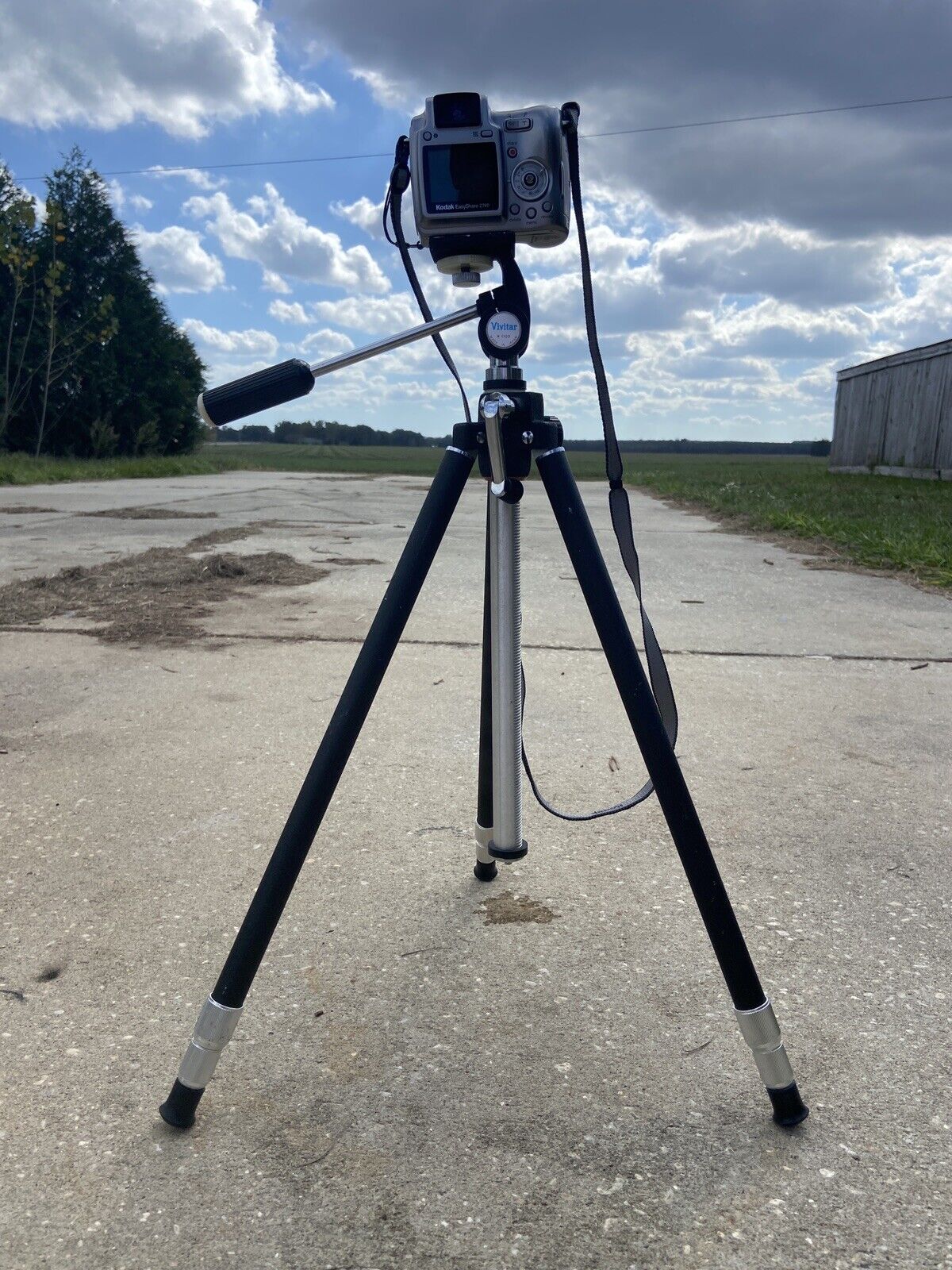 Kodak EasyShare Z740 5.0MP Digital Camera w/Lowepro Case, Tripod, 128MB SD Card