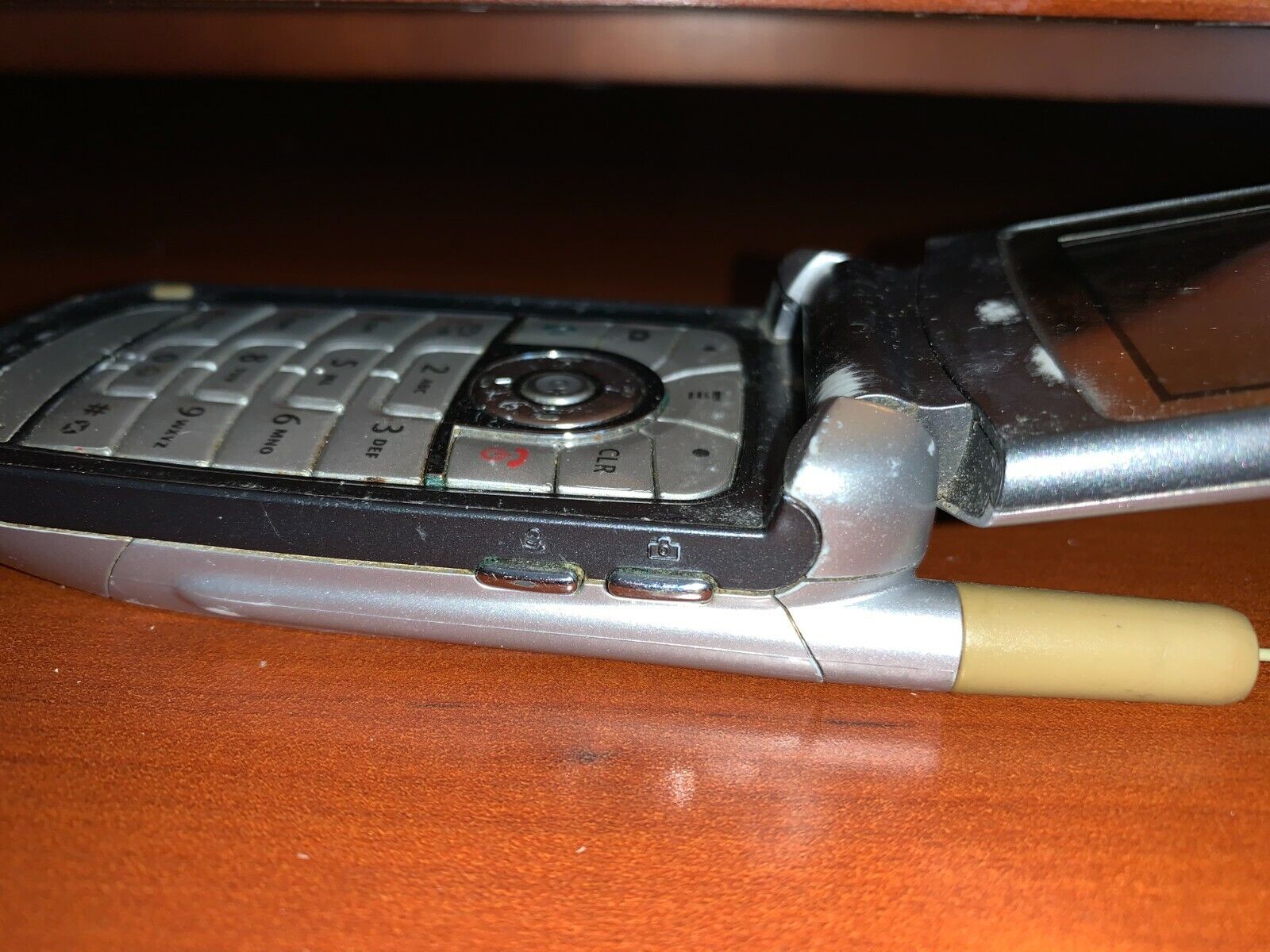 Motorola V series V710 - Silver (Verizon) Cellular Phone !!For Parts Only!