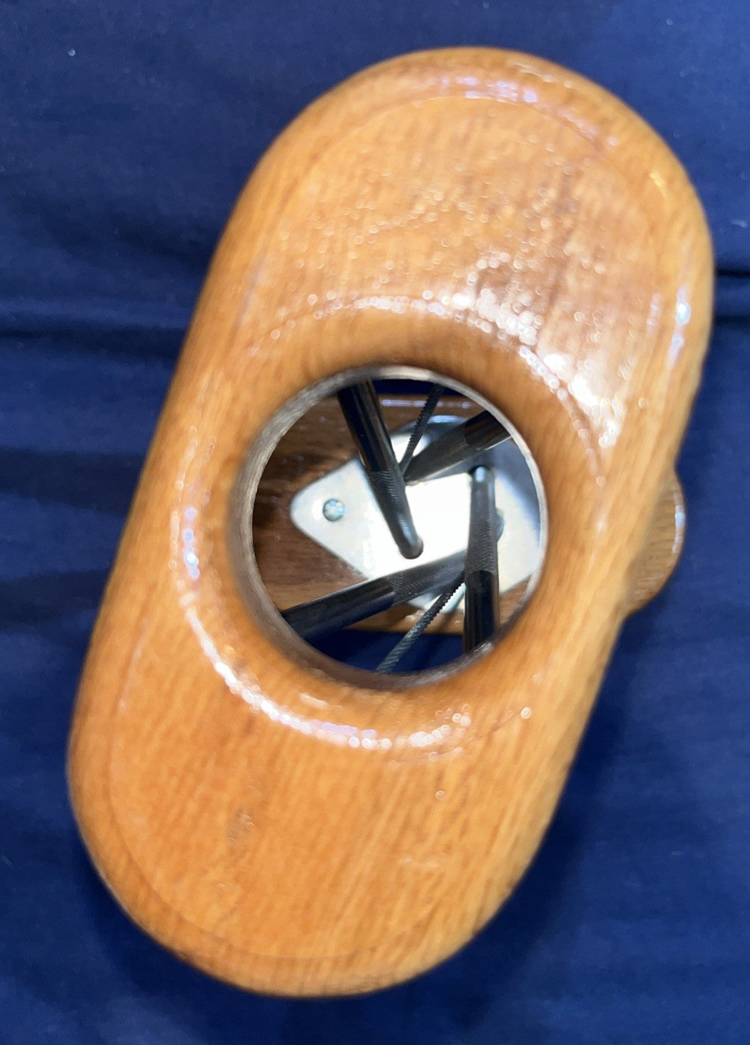 Twistable Pen Holder Made From Wood And Scalpels