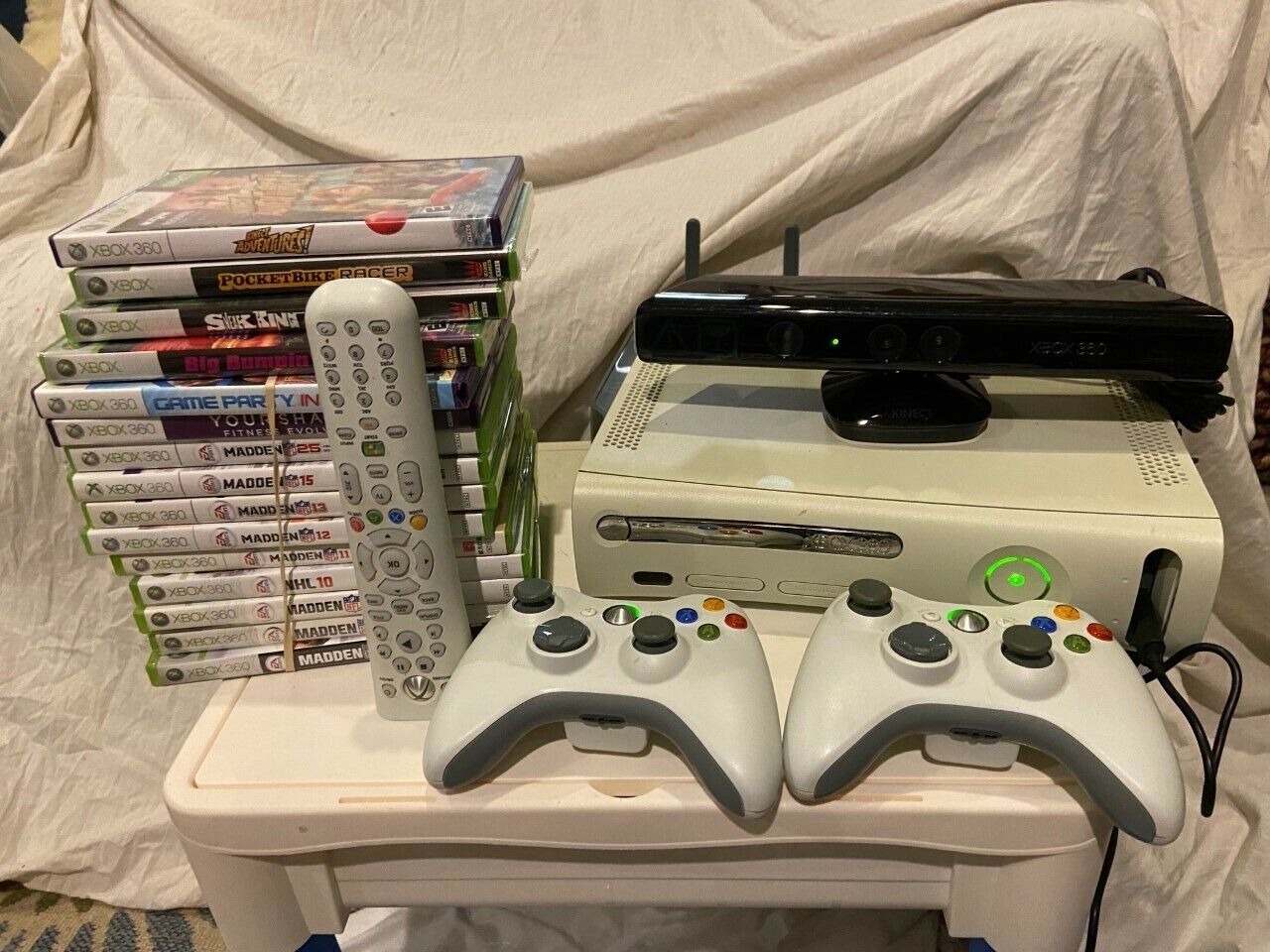 XBOX 360 60GB  +Kinect +2 Wireless Controllers +15 Games +Remote +Wifi Adapter