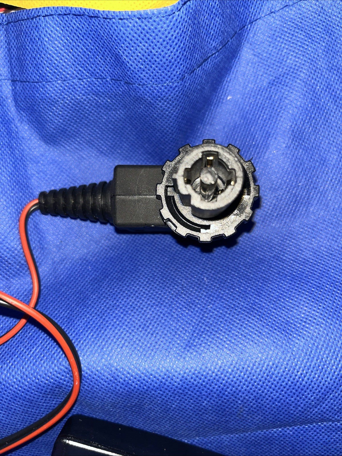 Pelican Flash Light Charger FW7318M/12 w/ US & International Receptacle Changers