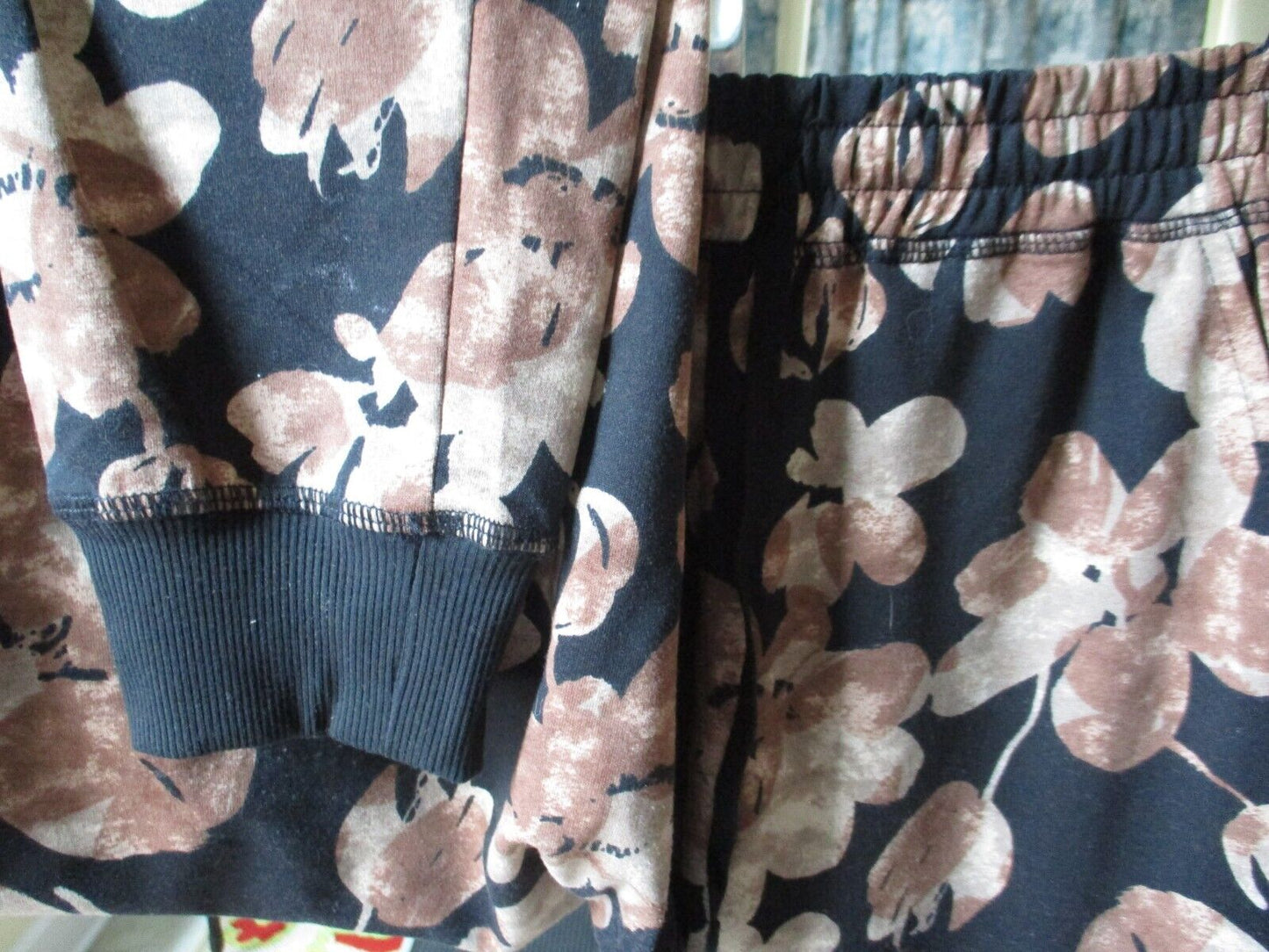 LuLaRoe Like New Jax Small Black and Brown Floral Joggers Sweatpants