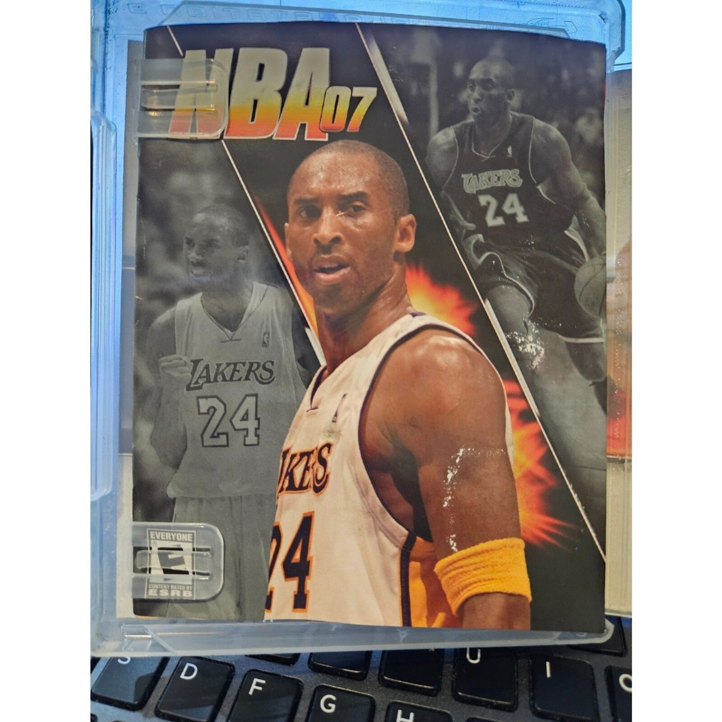 NBA 07 (PS3) Manual and Cover have moisture damage. Tested. No scratches.