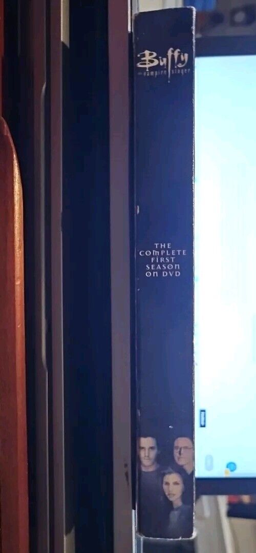 Buffy the Vampire Slayer: Season 1 (DVD, 1997) Cover Worn.  No Scratches. Tested