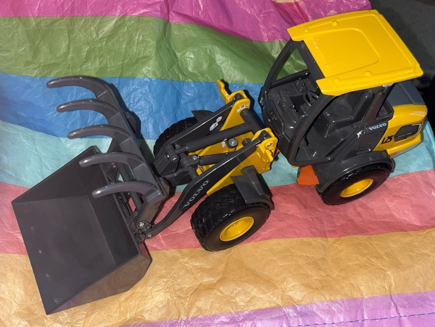 VOLVO ELECTRIC L25 FRONT END LOADER LOOSE PLASTIC NEW RAY NR1 ARTICULATED SCOOP.