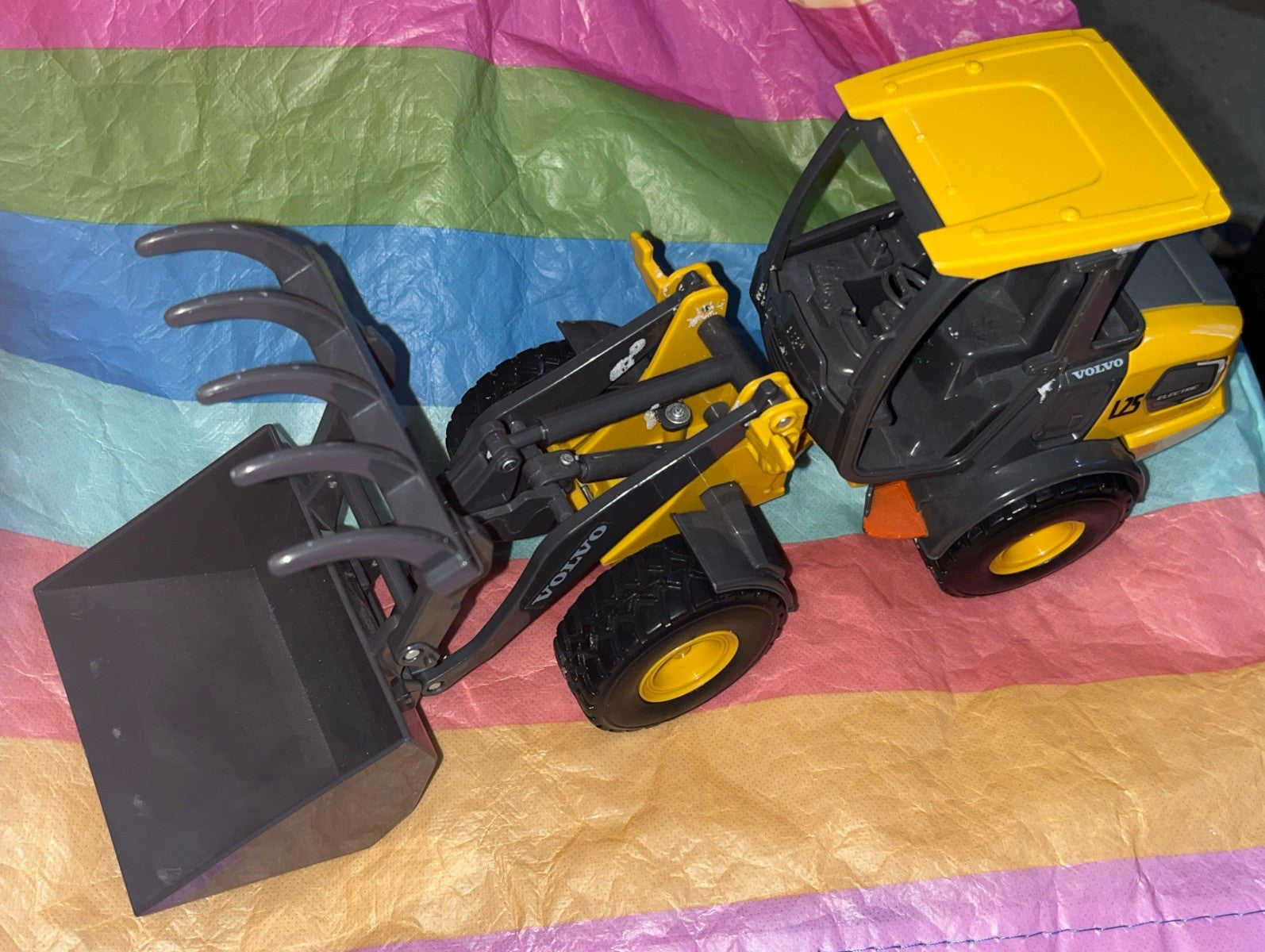 VOLVO ELECTRIC L25 FRONT END LOADER LOOSE PLASTIC NEW RAY NR1 ARTICULATED SCOOP.