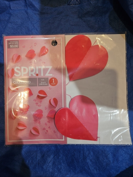 Spritz Garland 12 Hearts each 3" x 3" x 6 feet long overall