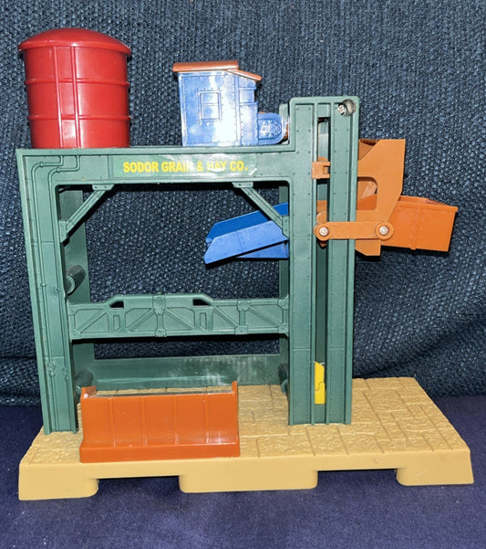 Thomas & Friends Train Trackmaster SODOR Grain & Hay Co. Lift Building Hit Toy