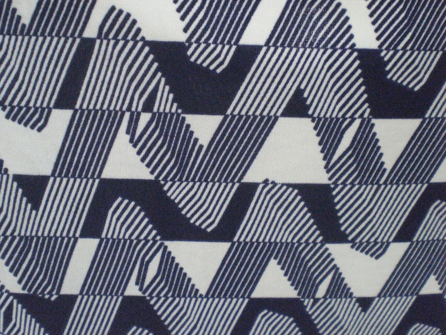 LuLaRoe Cream Navy Zig Zag Gigi Shirt Top Blouse SMALL