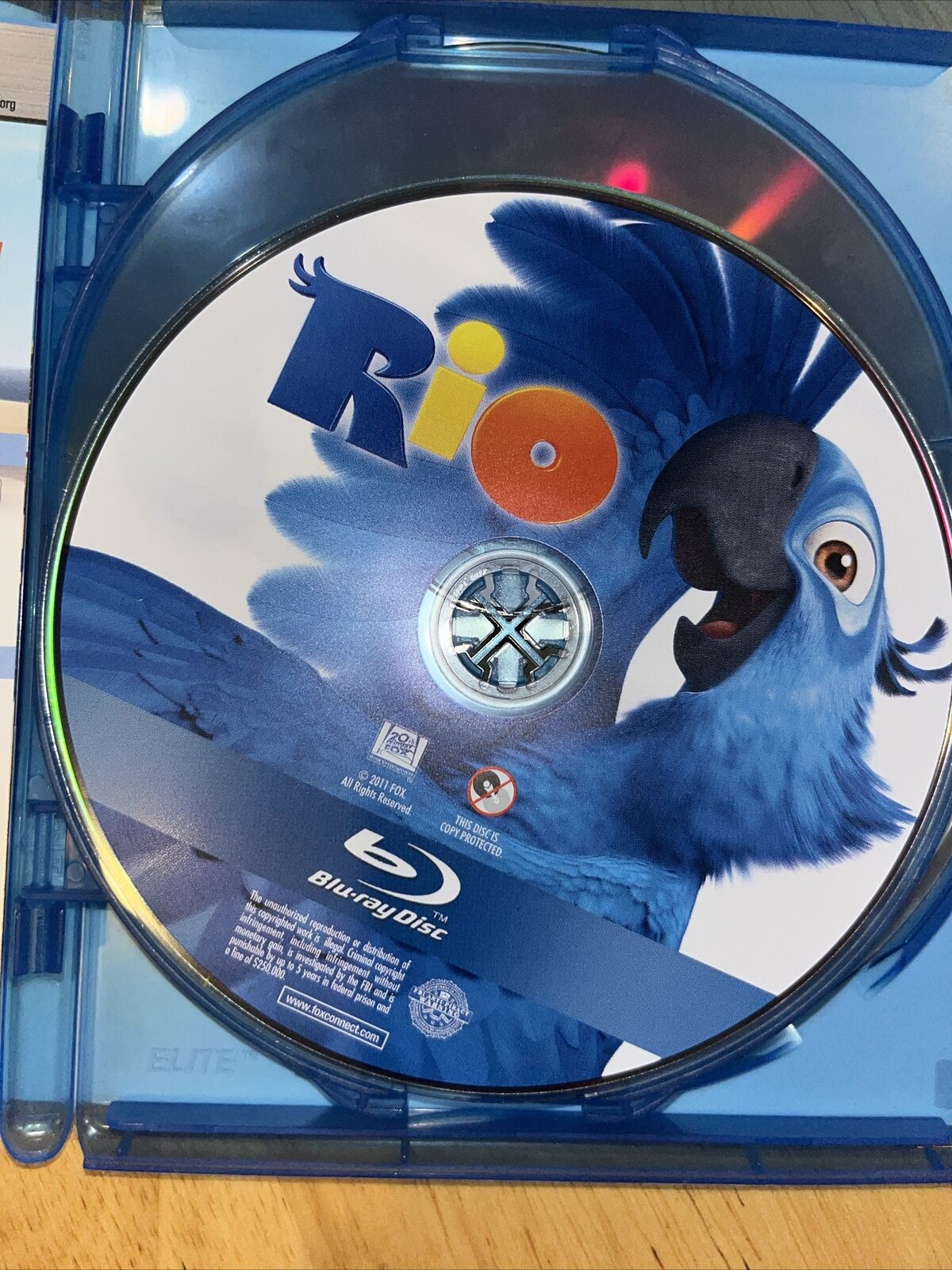 Rio (Blu-ray/DVD, 2011, 3-Disc Set, Includes Digital Copy)