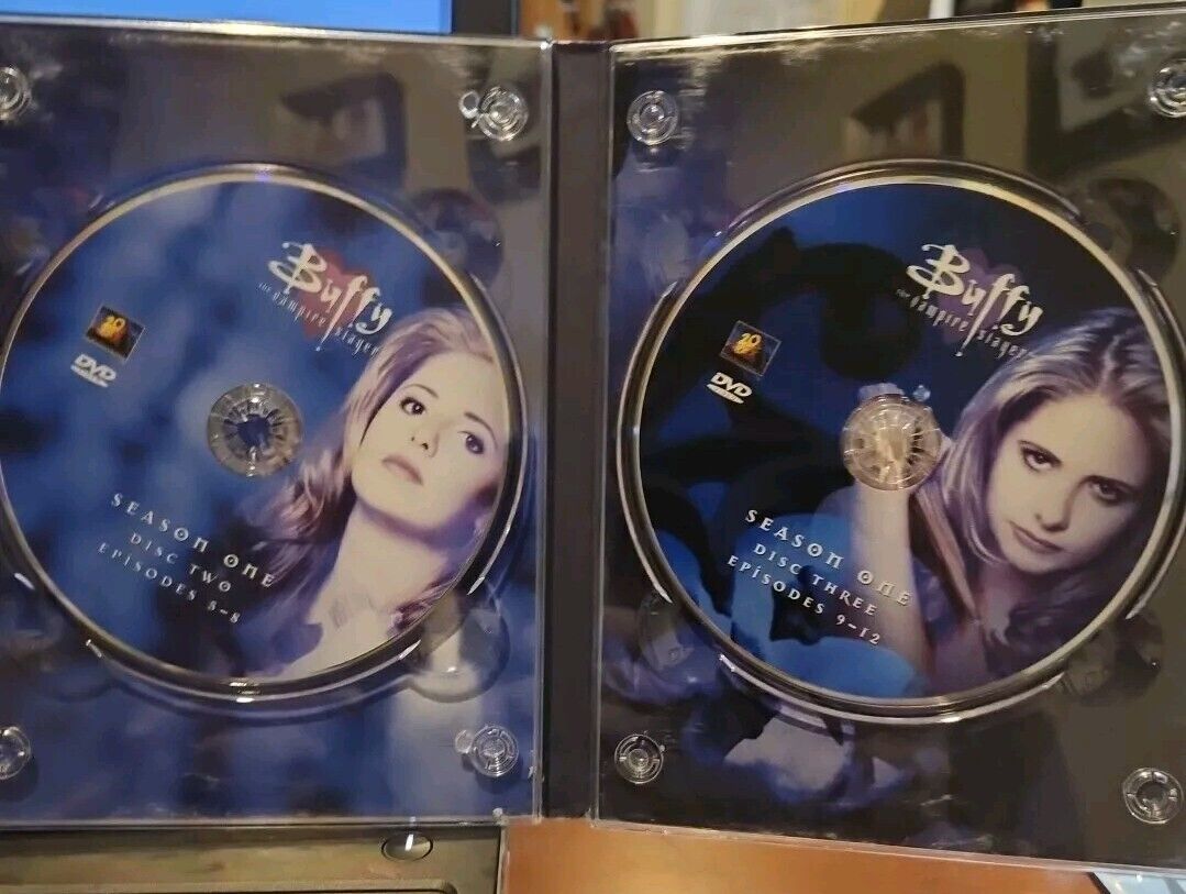 Buffy the Vampire Slayer: Season 1 (DVD, 1997) Cover Worn.  No Scratches. Tested
