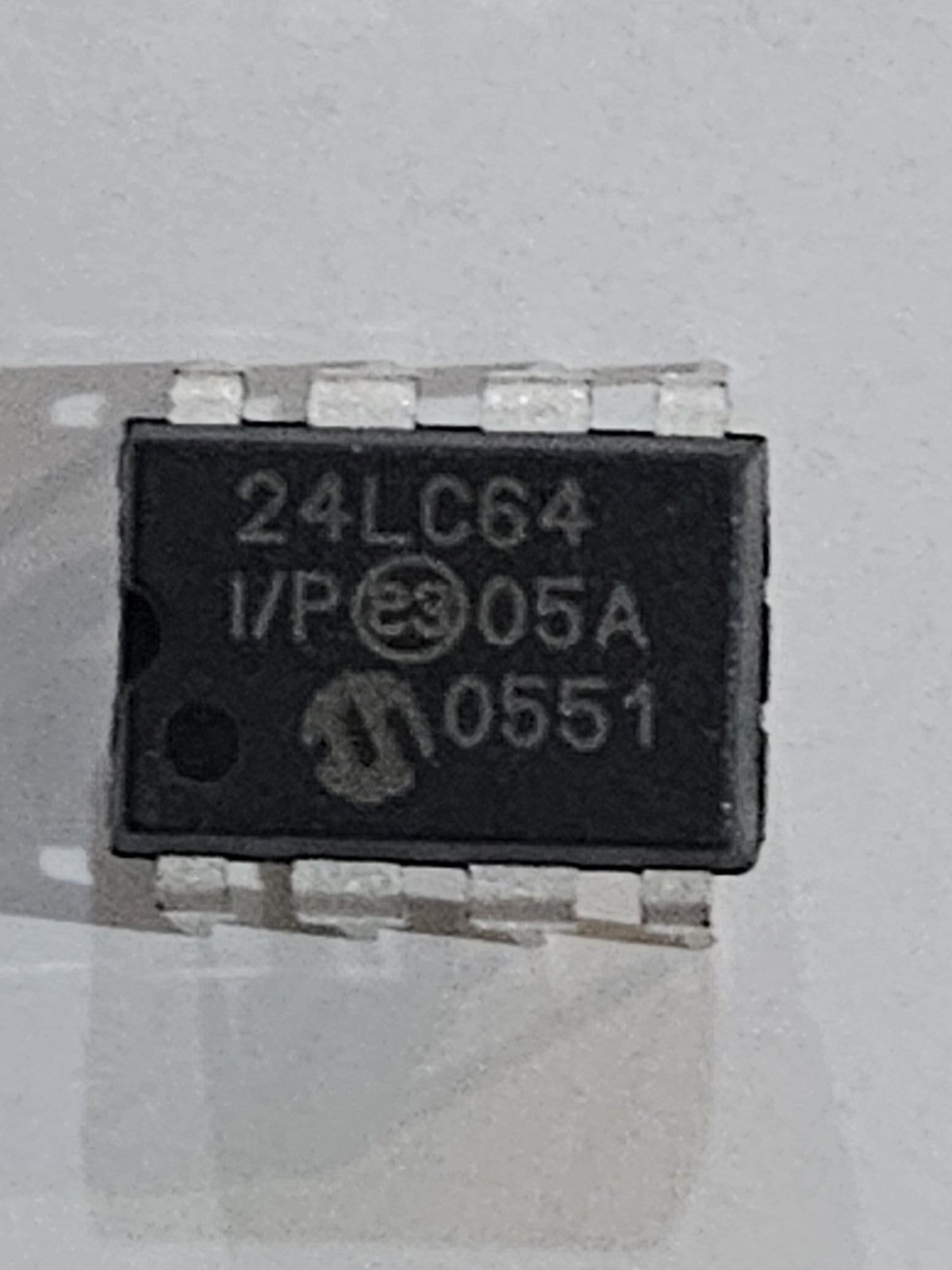 24LC64 I/L 05A 0551 Micro Chip