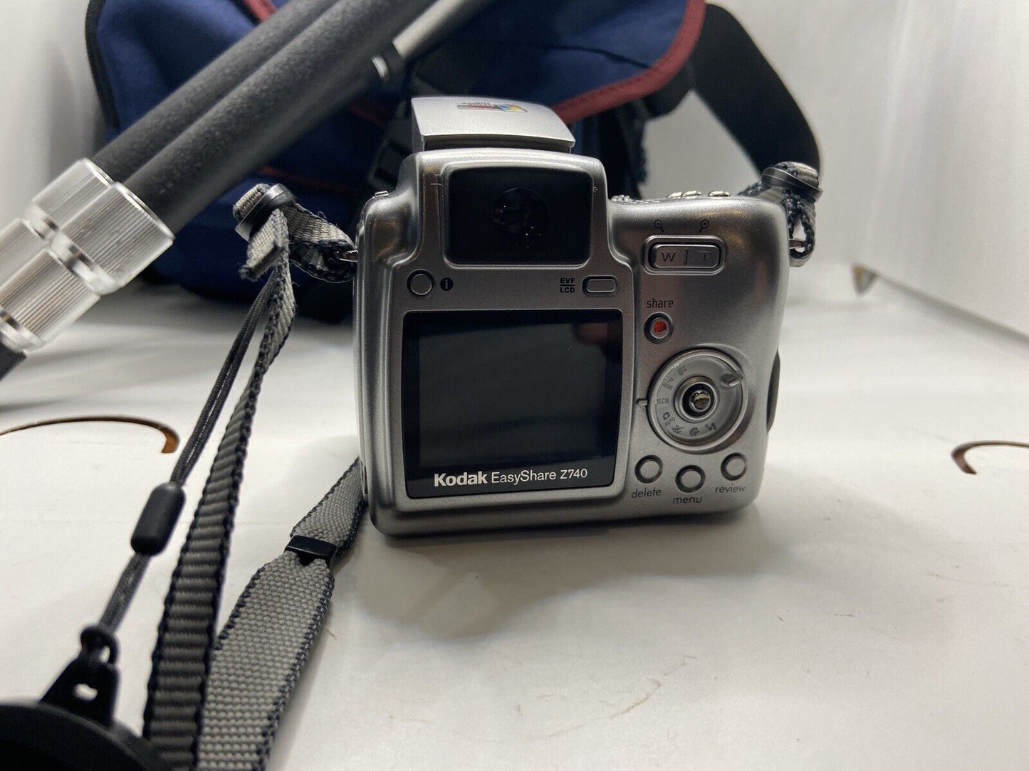 Kodak EasyShare Z740 5.0MP Digital Camera w/Lowepro Case, Tripod, 128MB SD Card