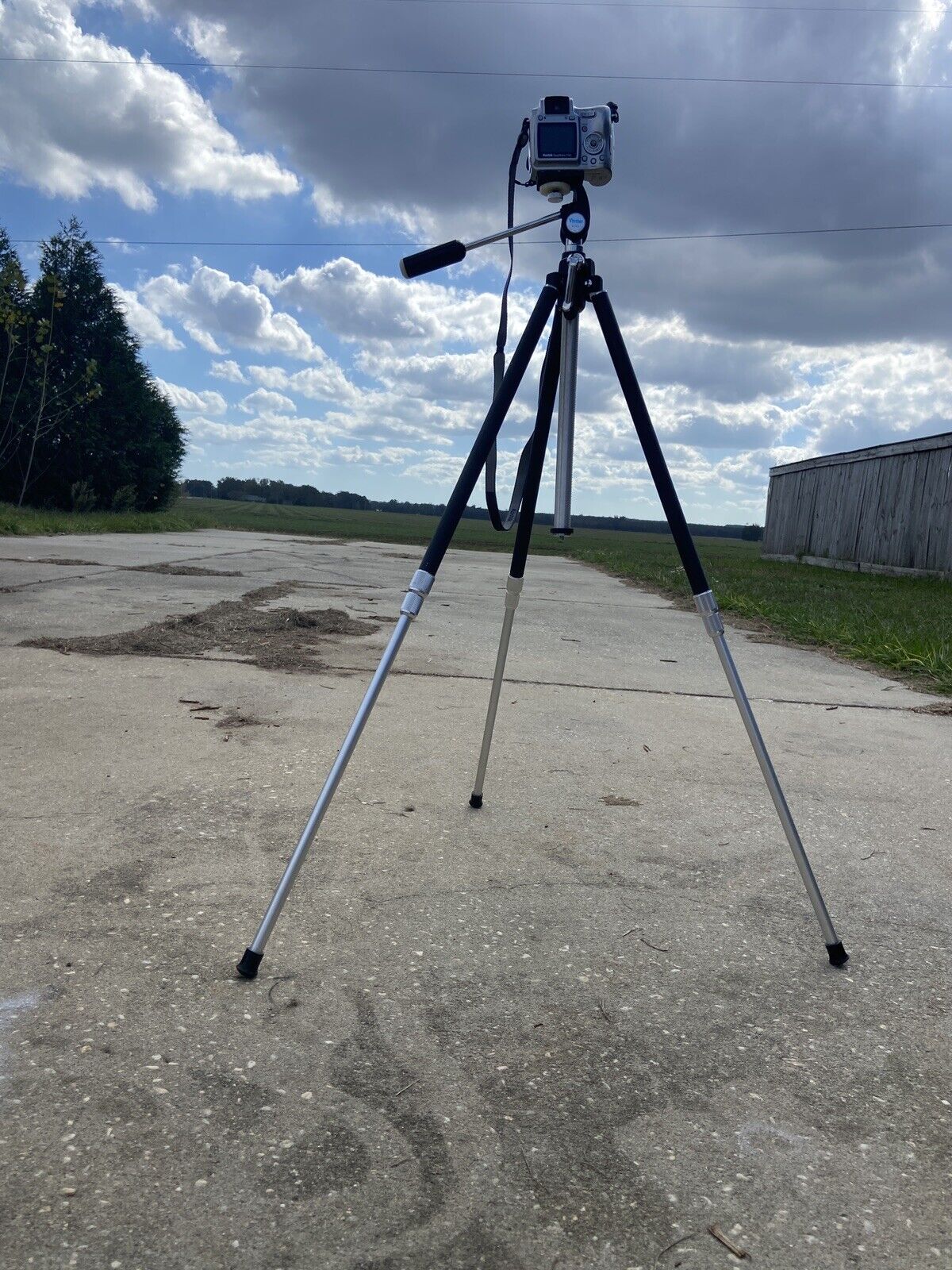 Kodak EasyShare Z740 5.0MP Digital Camera w/Lowepro Case, Tripod, 128MB SD Card