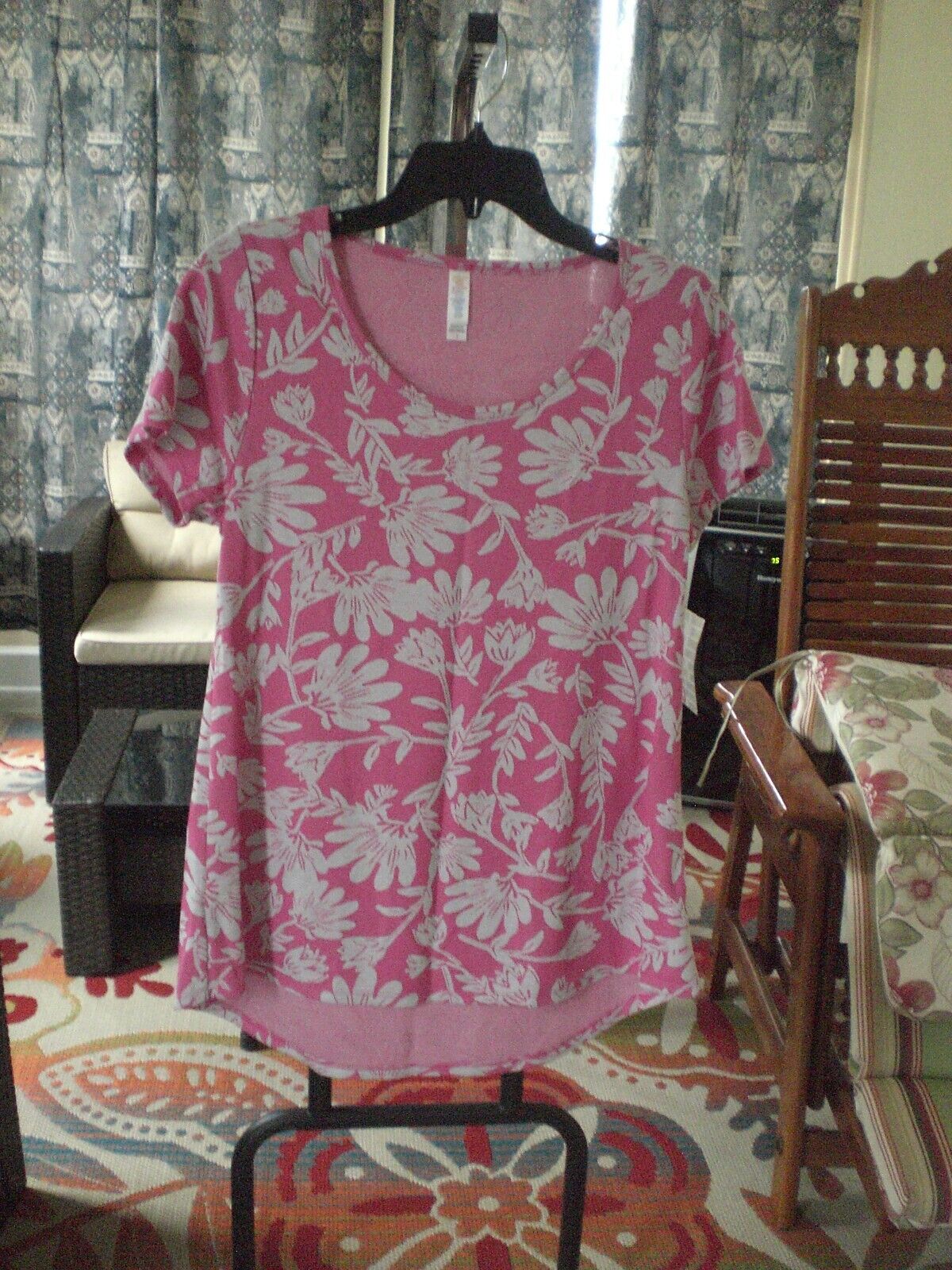 NWT LuLaRoe Classic T Blouse Top Shirt Pink and White Floral Jacquard