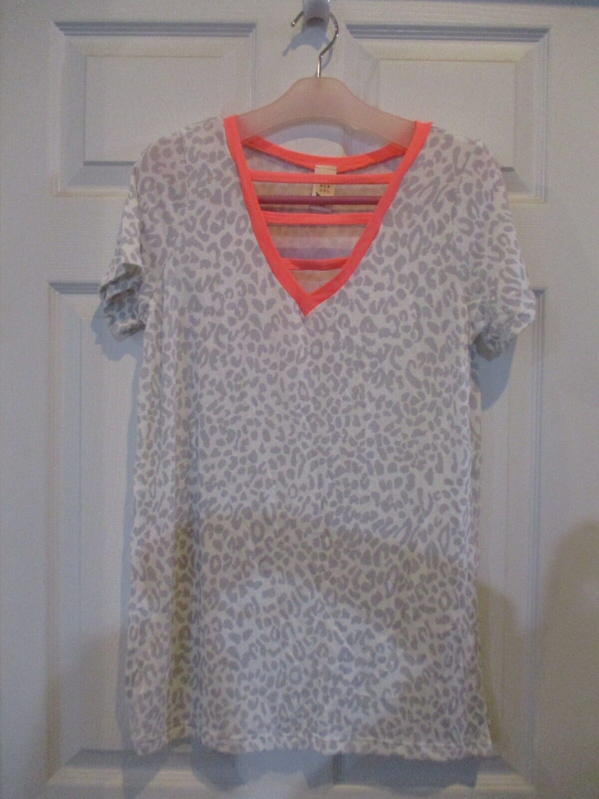 NEW Flamingo Top Gray White Neon Pink Animal Print Small