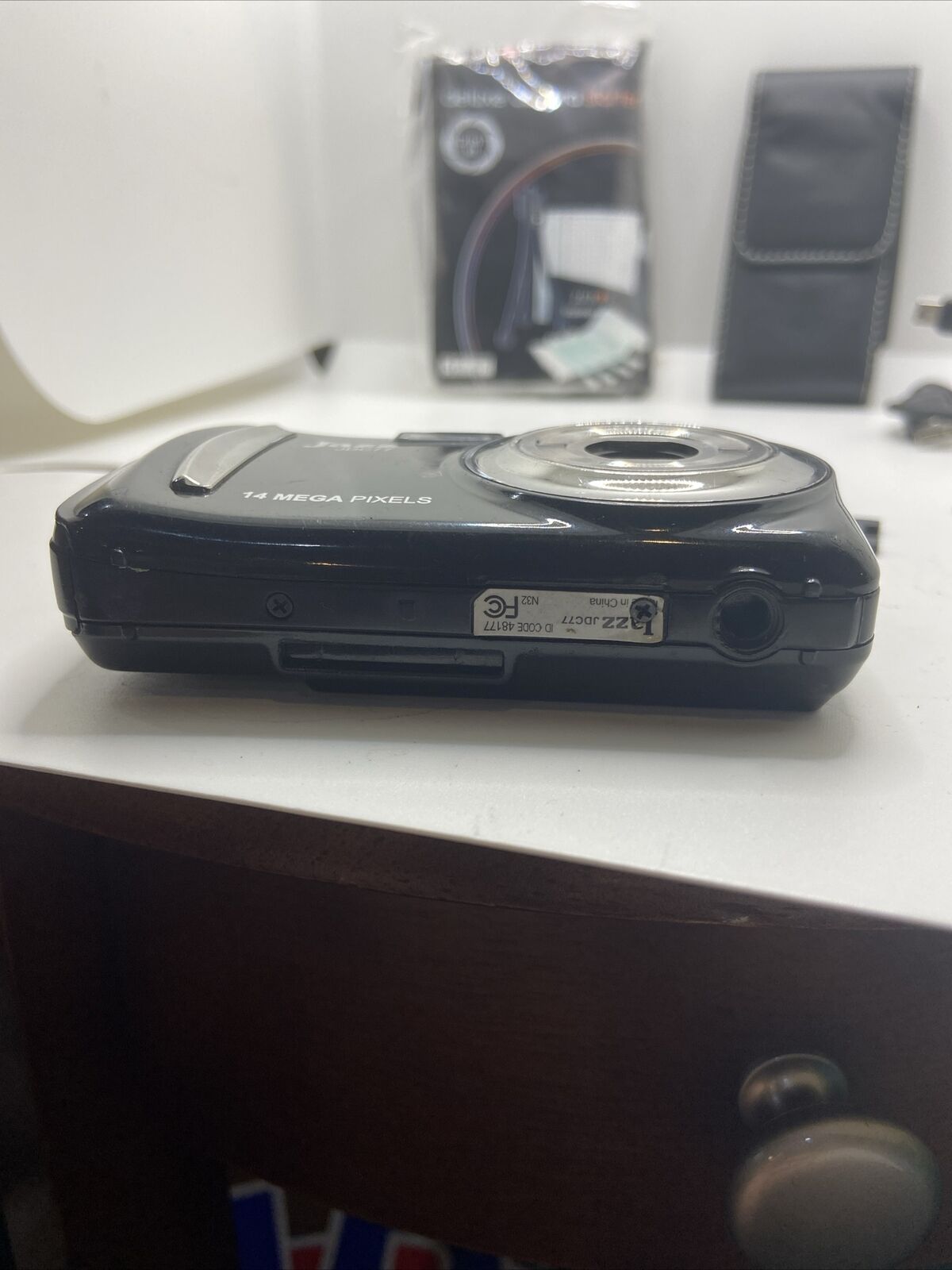 JAZZ DIGITAL CAMERA JDC77 14 MEGA PIXELS - 32GB SD, USB Cable, Belt Case, Tripod