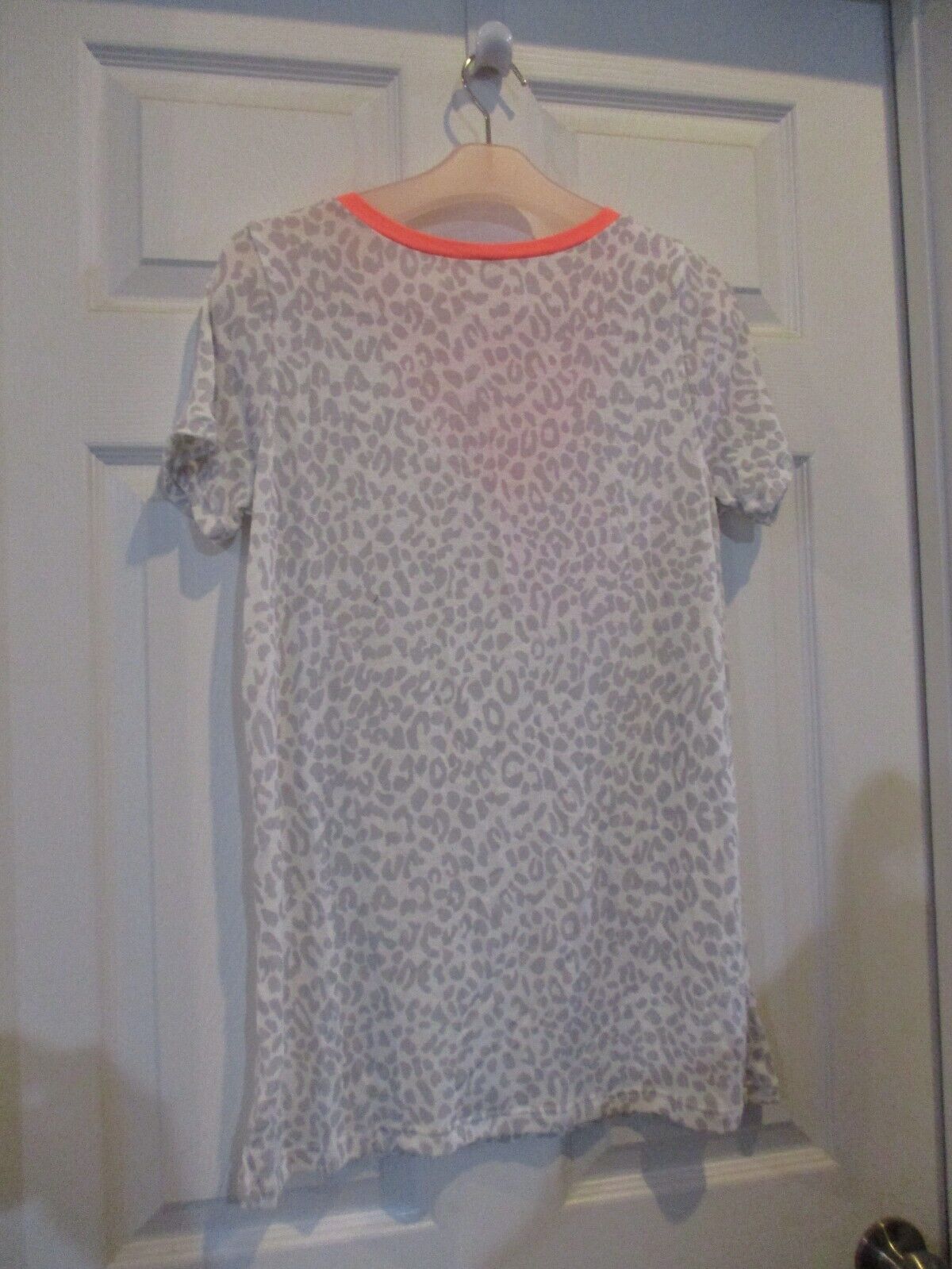 NEW Flamingo Top Gray White Neon Pink Animal Print Small