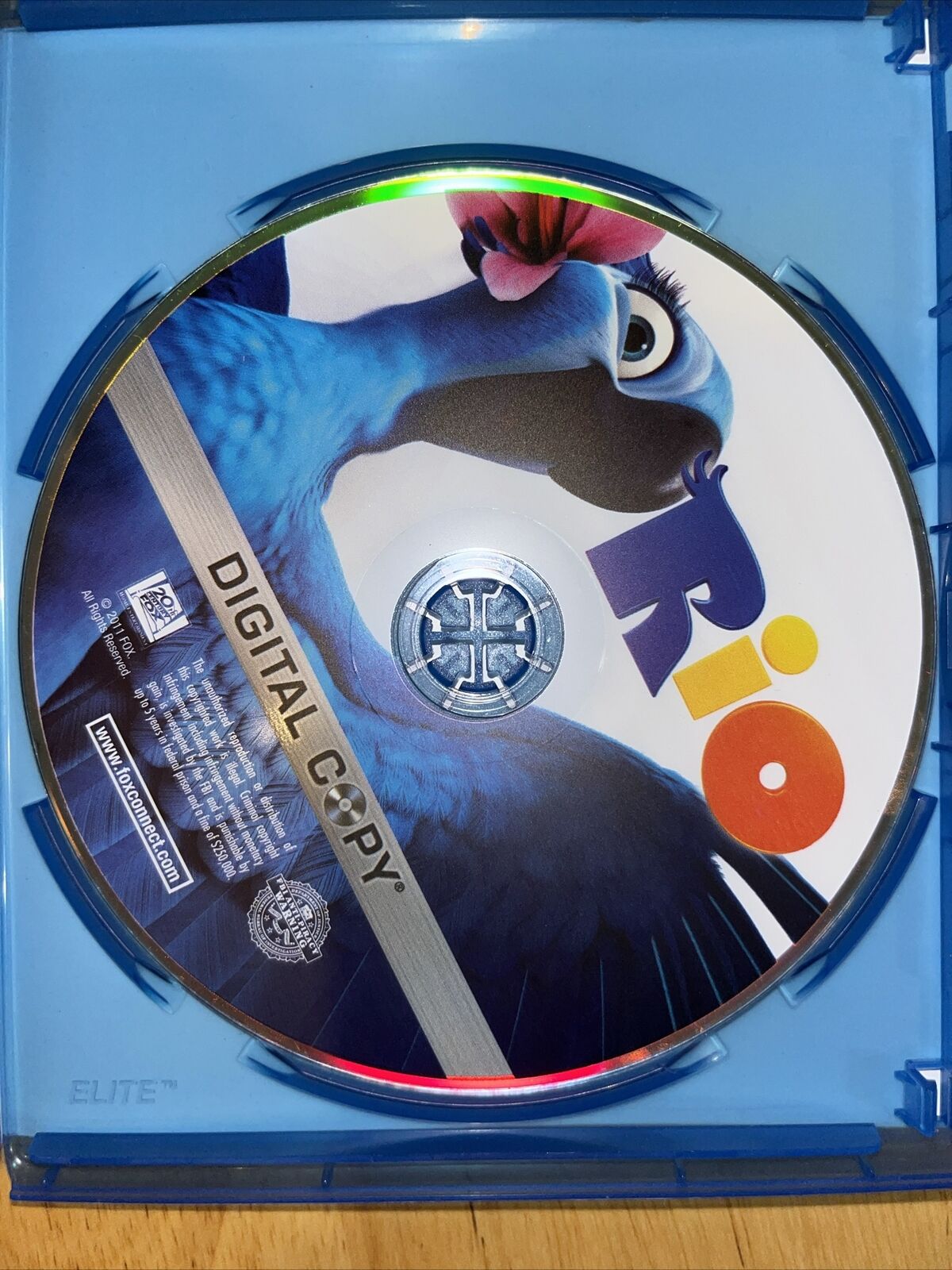 Rio (Blu-ray/DVD, 2011, 3-Disc Set, Includes Digital Copy)
