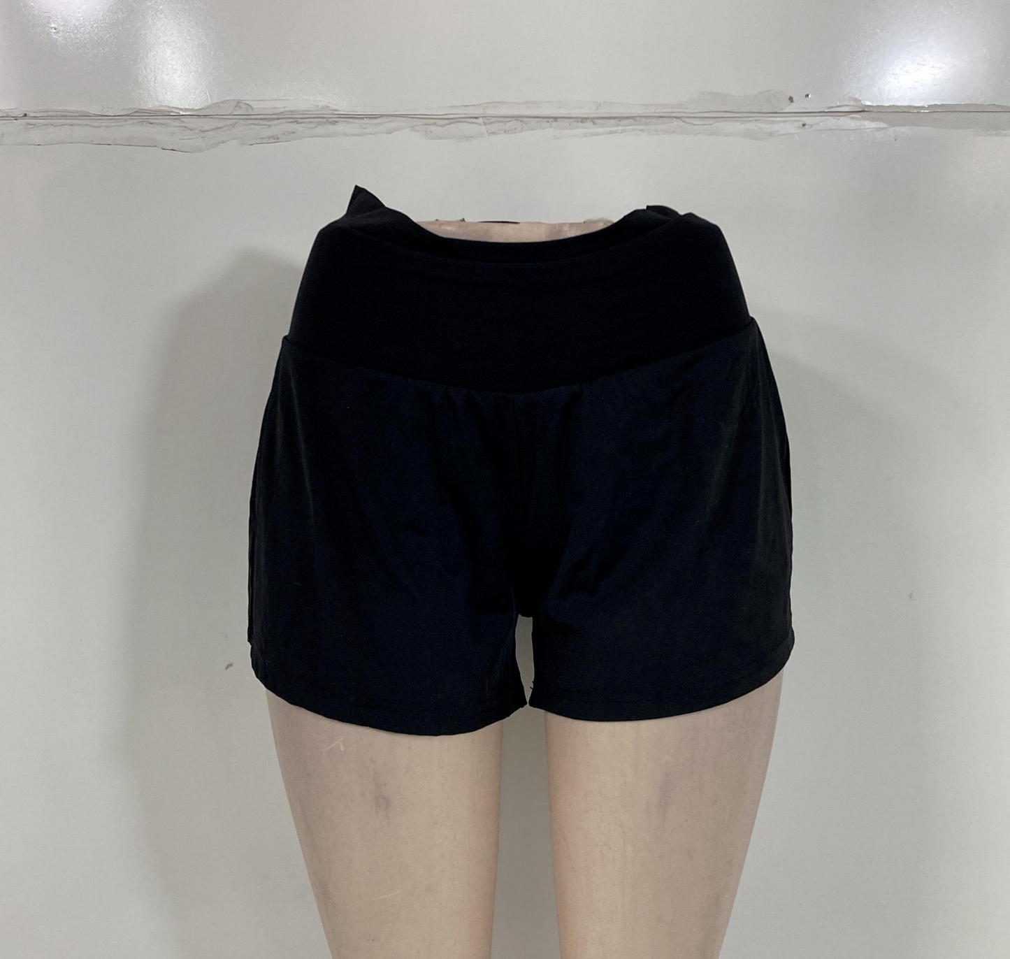 Halara Womens Black Elastic Waist Pull On Yoga Shorts NWT Small