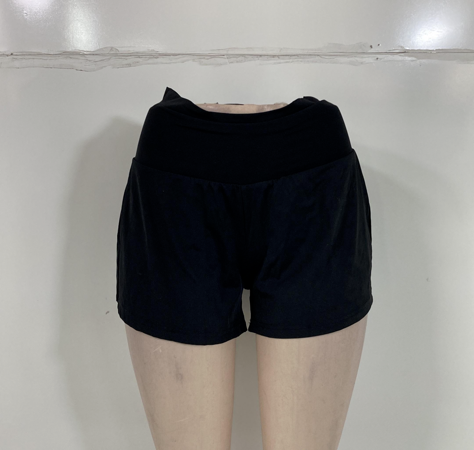 Halara Womens Black Elastic Waist Pull On Yoga Shorts NWT Small
