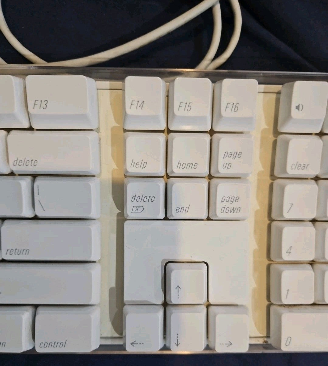 Apple A1048 Wired USB Keyboard - White - Tested