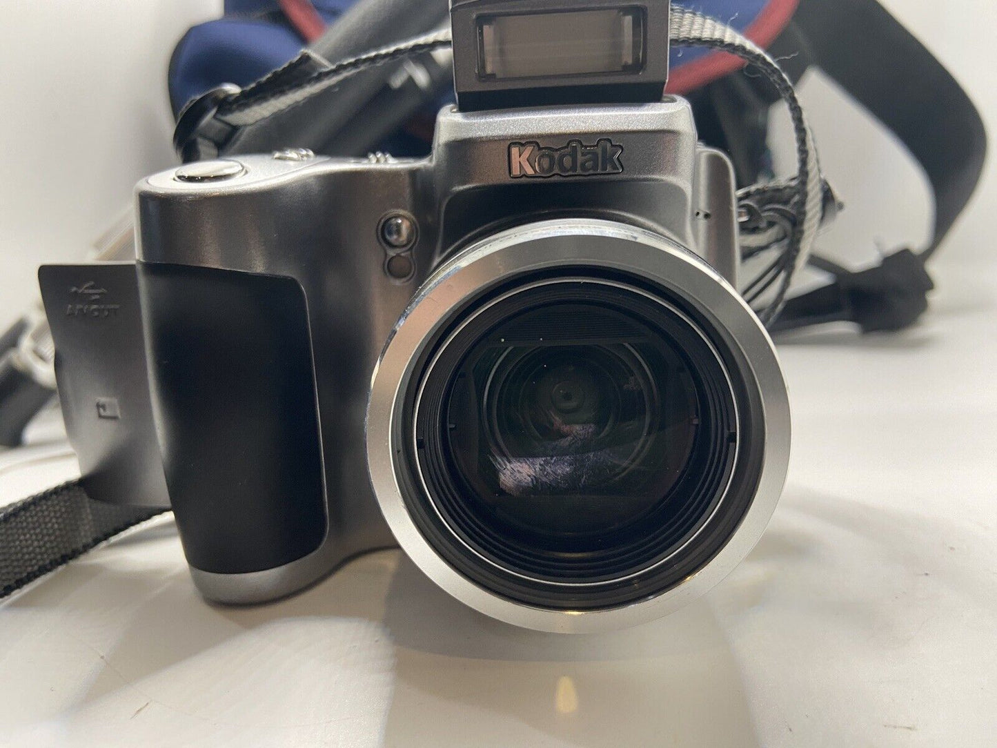 Kodak EasyShare Z740 5.0MP Digital Camera w/Lowepro Case, Tripod, 128MB SD Card