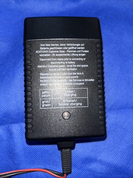 Pelican Flash Light Charger FW7318M/12 w/ US & International Receptacle Changers