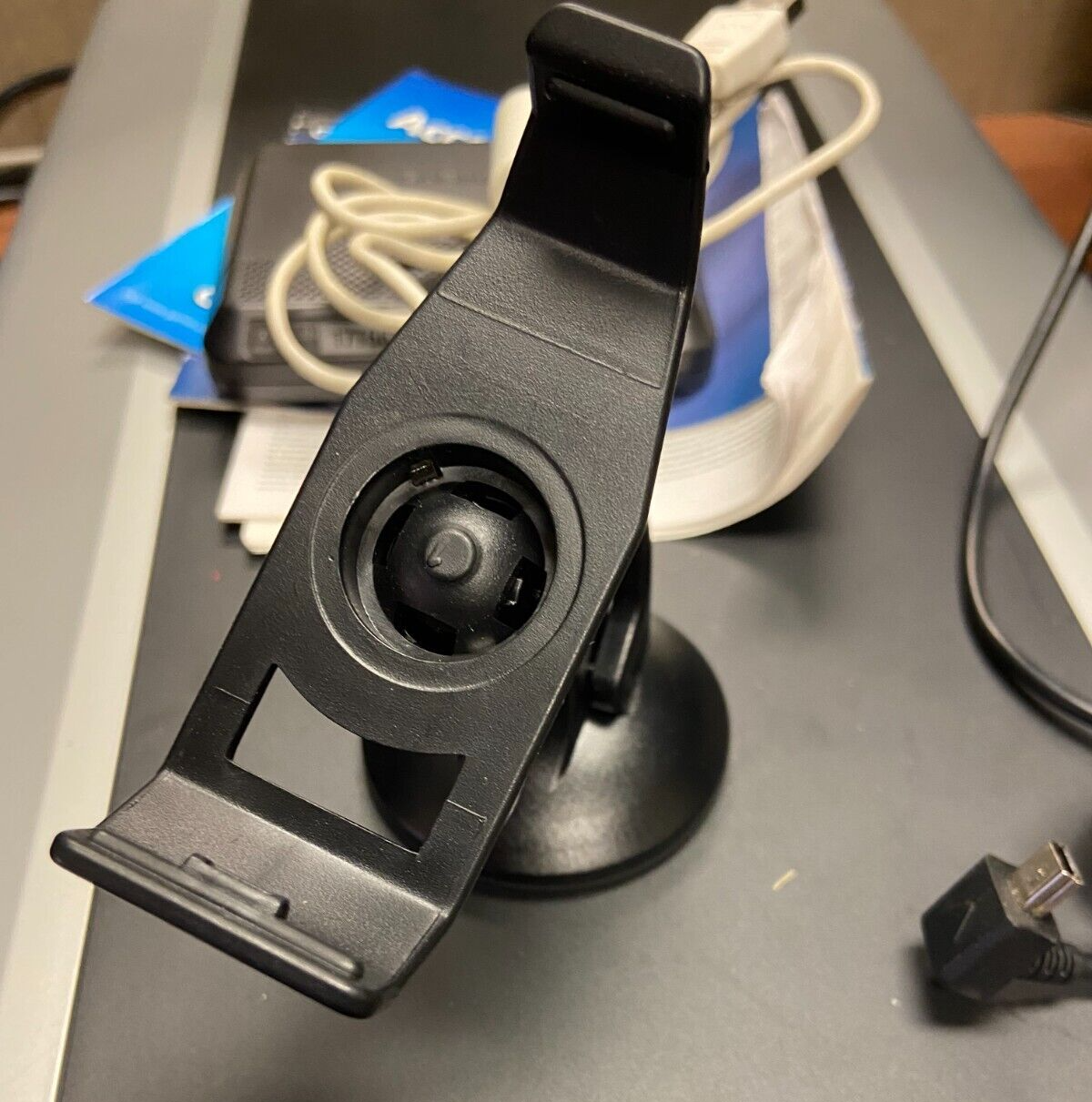 Garmin nuvi 260 32GB SD Bundle with 2022 Maps, Charger / Data Cable, Manual