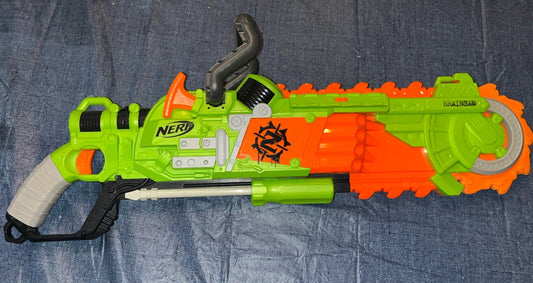 Nerf  B3569F07 Zombie Strike Brainsaw Blaster