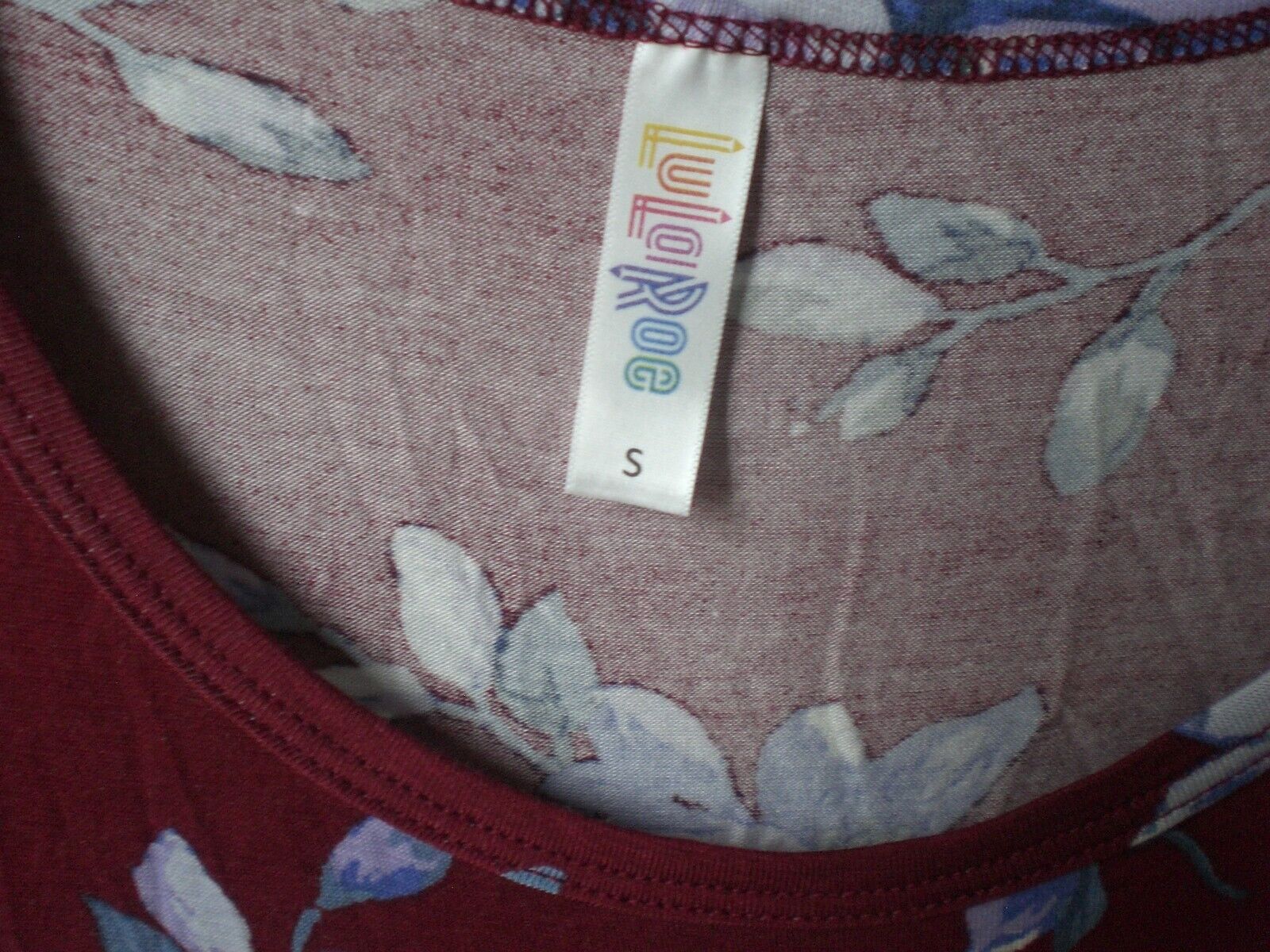 NWT LuLaRoe SMALLFloral Burgundy Lynnae Shirt Top Blouse